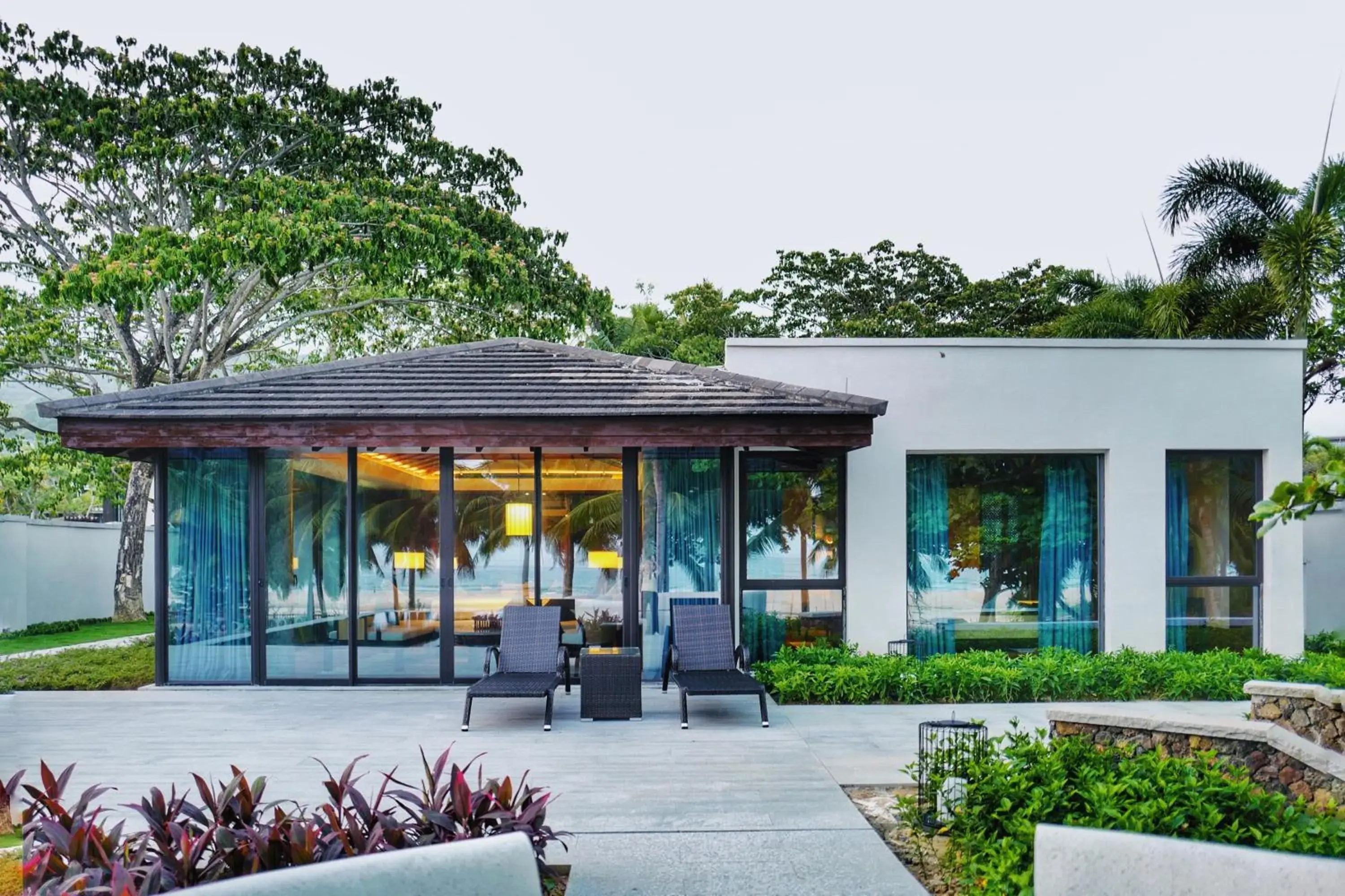 Sea Front Two-Bedroom Pool Villa in Le Méridien Shimei Bay Beach Resort & Spa Sea Front Two-Bedroom Pool Villa in Le Méridien Shimei Bay Beach Resort & Spa