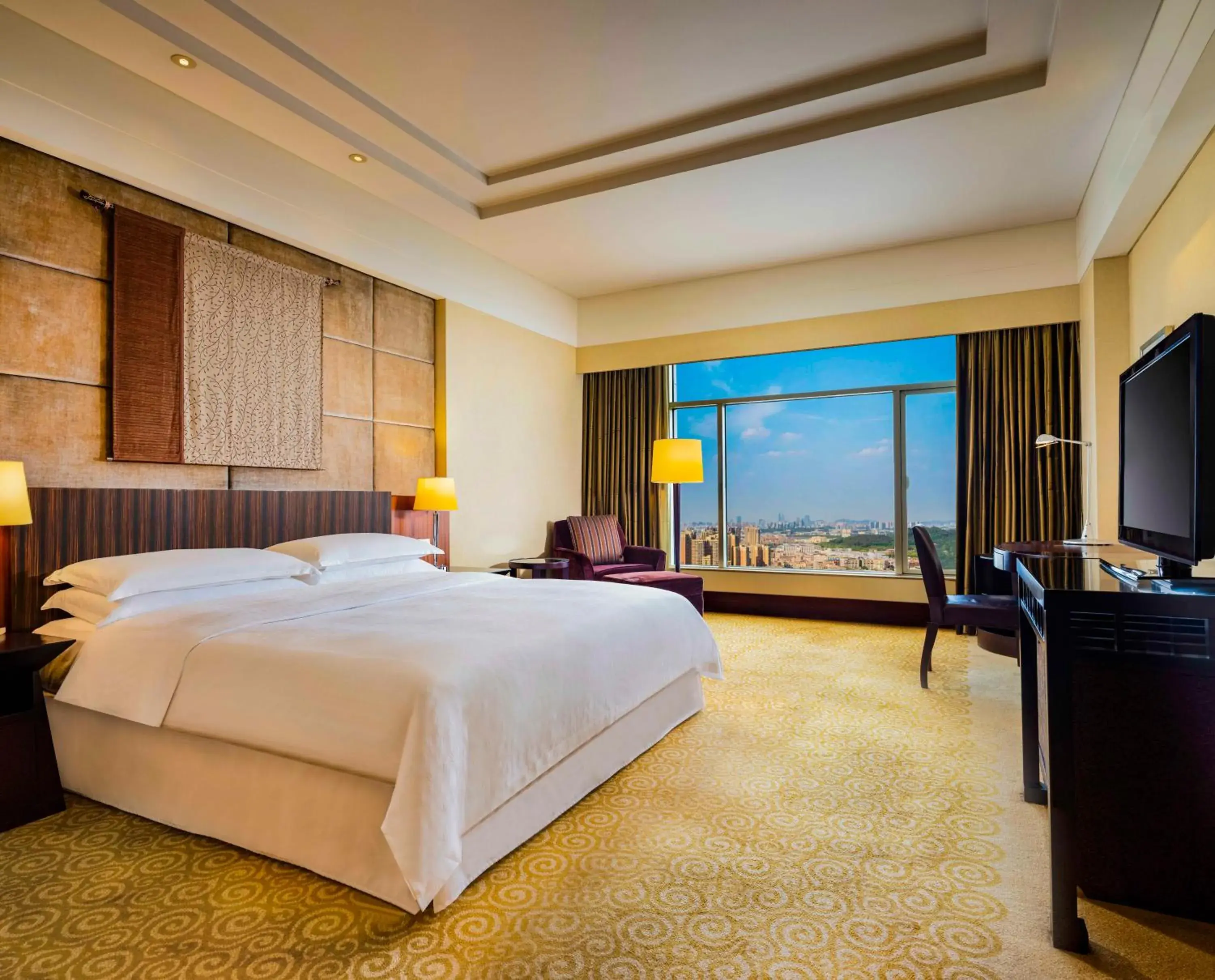 Superior King Bed Room in Sheraton Dongguan Hotel Superior King Bed Room in Sheraton Dongguan Hotel