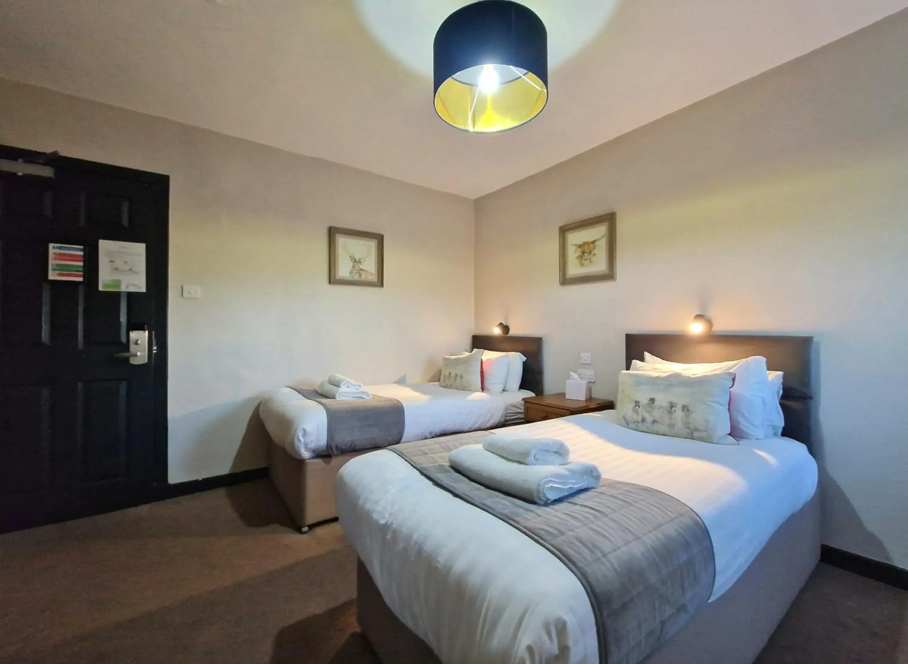 Cozy Twin Room in West Highland Hotel Cozy Twin Room in West Highland Hotel