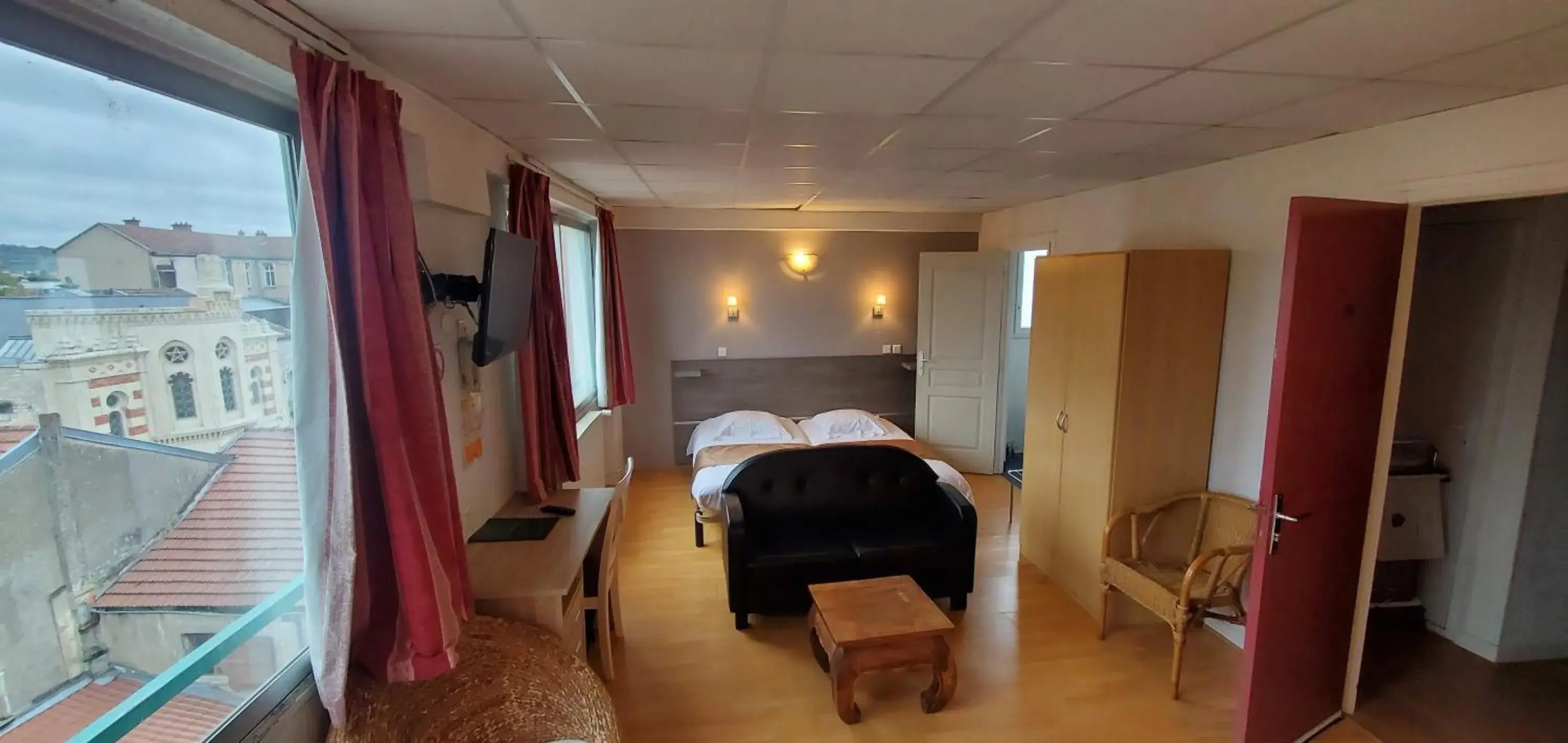 Twin Room in Hotel Bar Restaurant Saint Paul Twin Room in Hotel Bar Restaurant Saint Paul