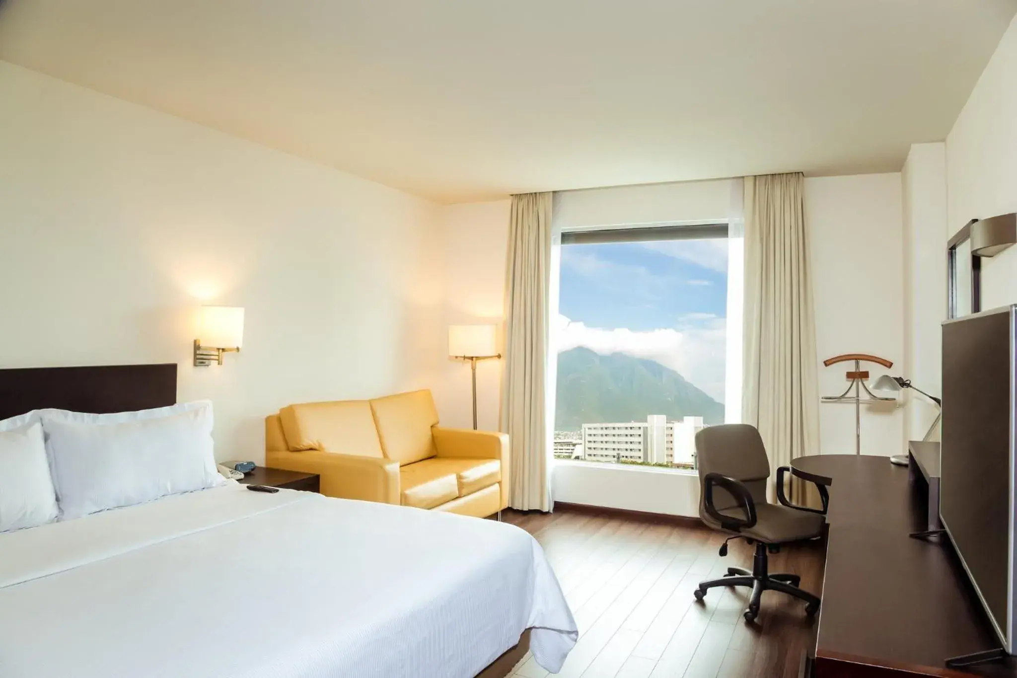 Executive King Room in Fiesta Inn Monterrey Tecnologico Executive King Room in Fiesta Inn Monterrey Tecnologico