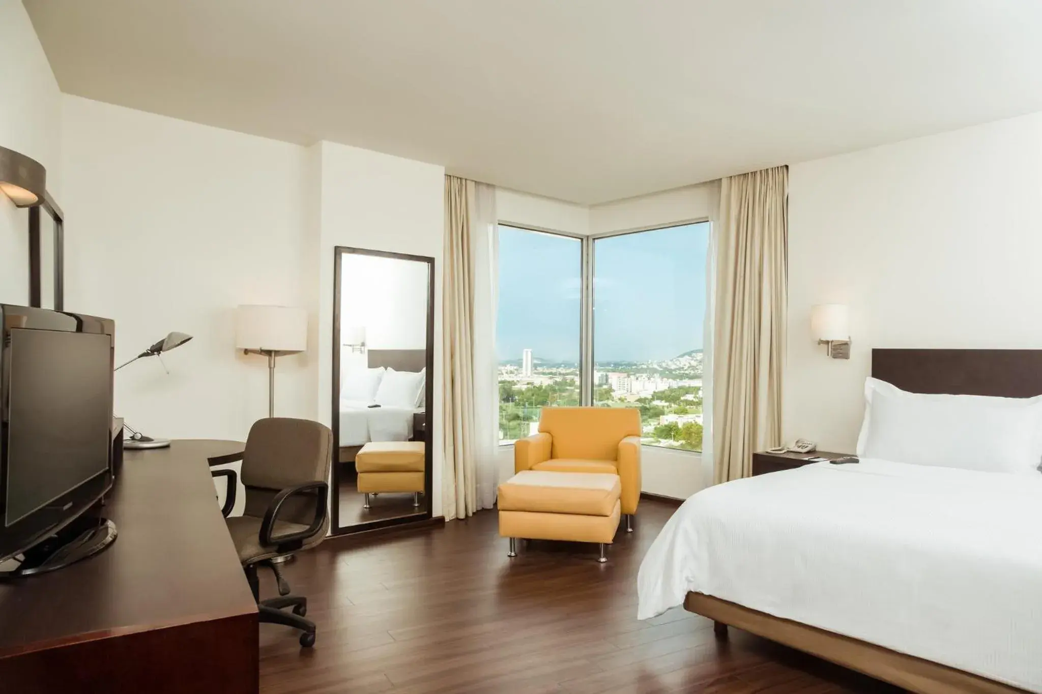 Junior Suite in Fiesta Inn Monterrey Tecnologico Junior Suite in Fiesta Inn Monterrey Tecnologico