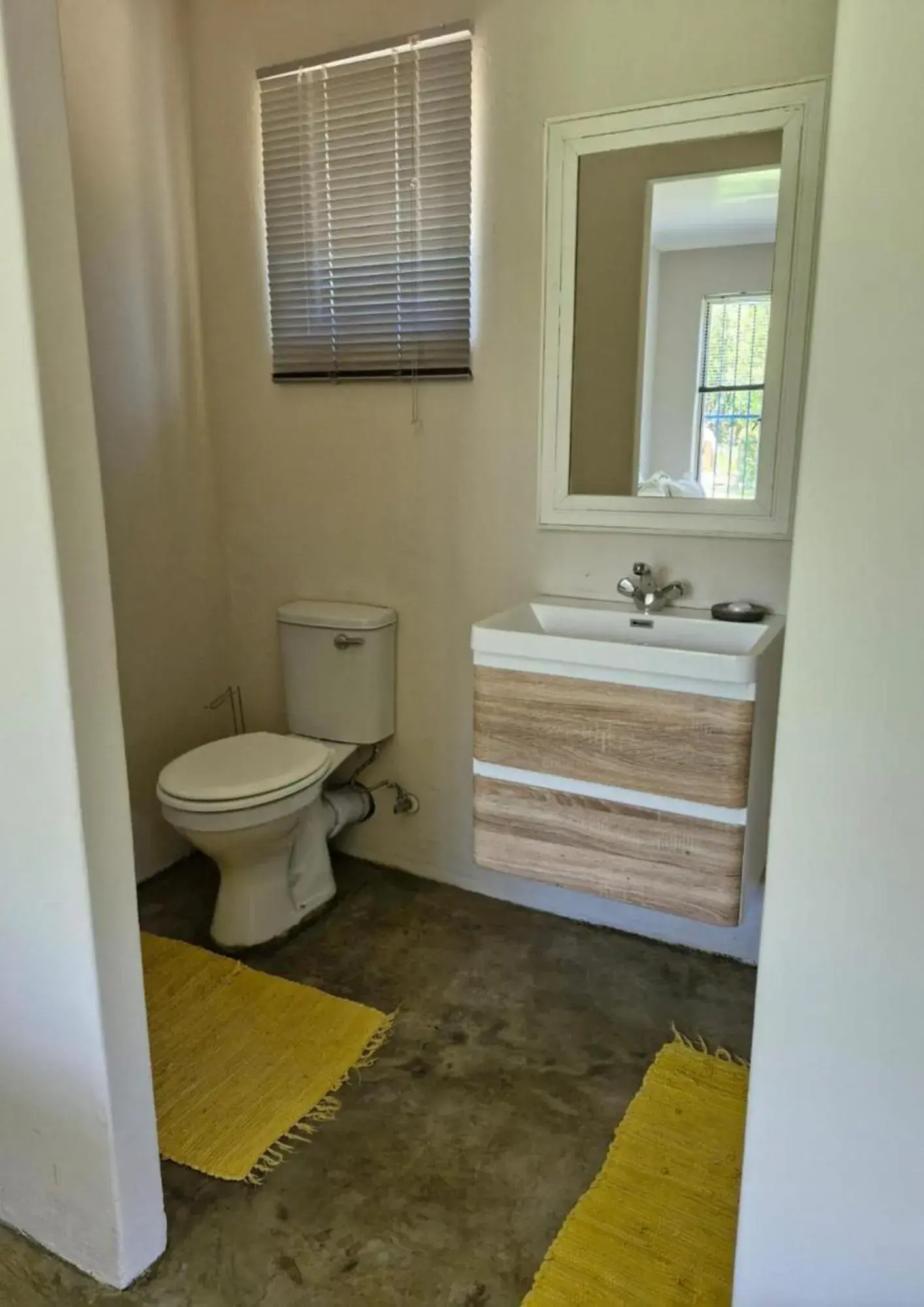 Deluxe King Studio - single occupancy in Blue Hills Lodge Deluxe King Studio - single occupancy in Blue Hills Lodge