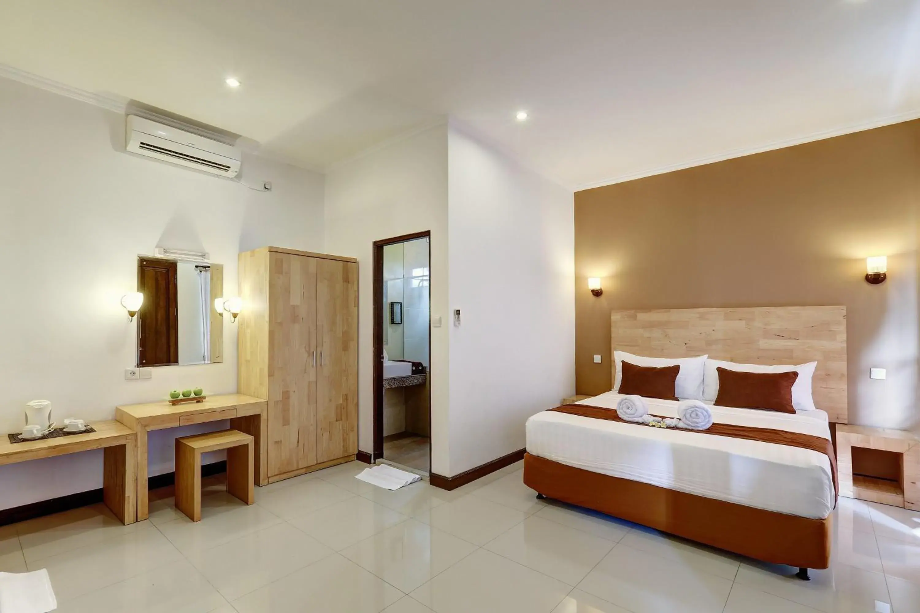 Deluxe Double or Twin Room in Nipuri Resort and Villas Seminyak by Kamara Deluxe Double or Twin Room in Nipuri Resort and Villas Seminyak by Kamara