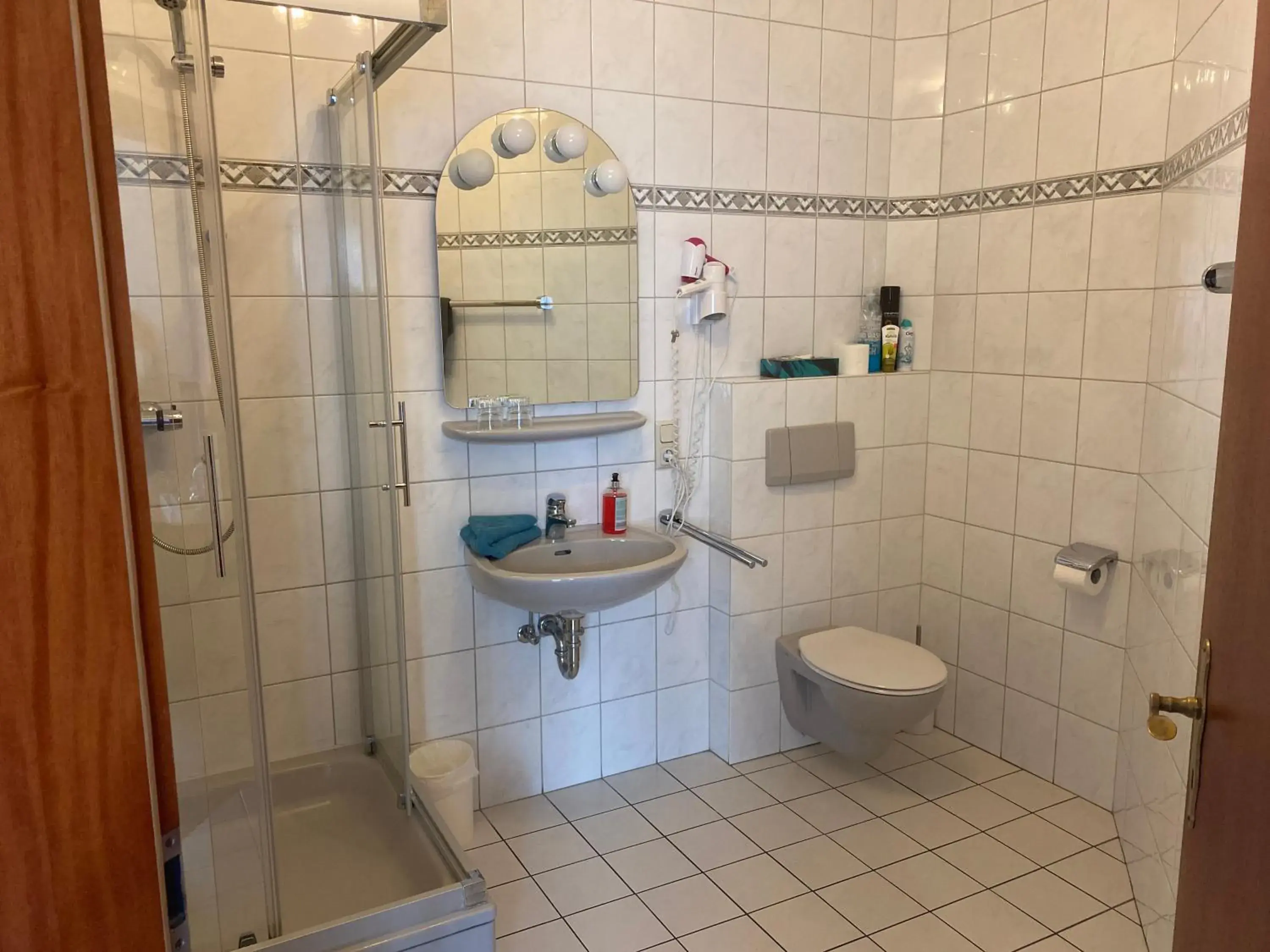 Budget Double Room in Hotel Oberledinger Hof Budget Double Room in Hotel Oberledinger Hof