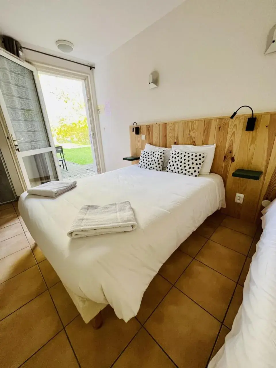 Triple Room - Disability Access in Hôtel Rose des Vents Triple Room - Disability Access in Hôtel Rose des Vents