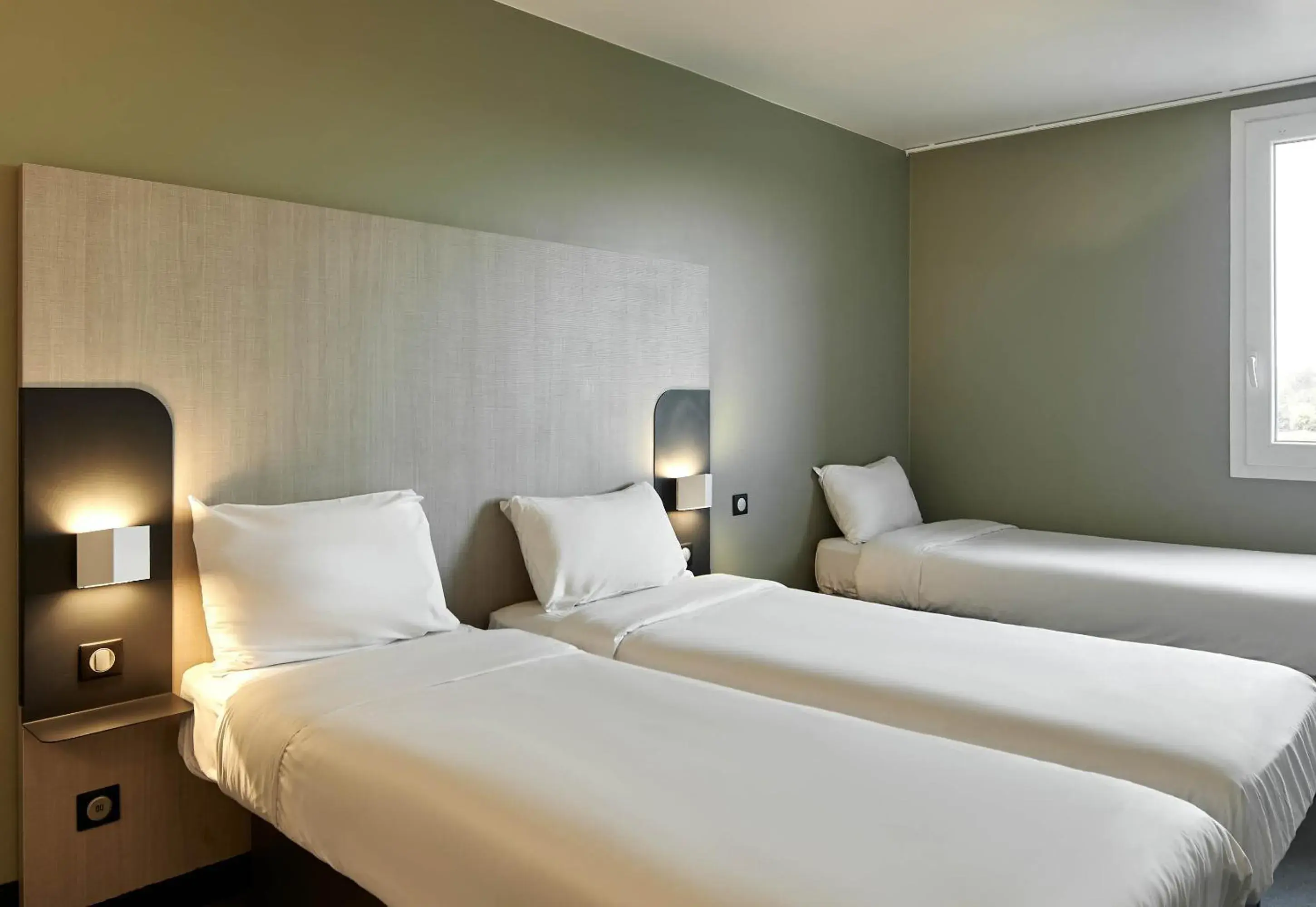 Comfort Triple Room in B&B HOTEL Paris Nord Gonesse Parc des Expos Comfort Triple Room in B&B HOTEL Paris Nord Gonesse Parc des Expos