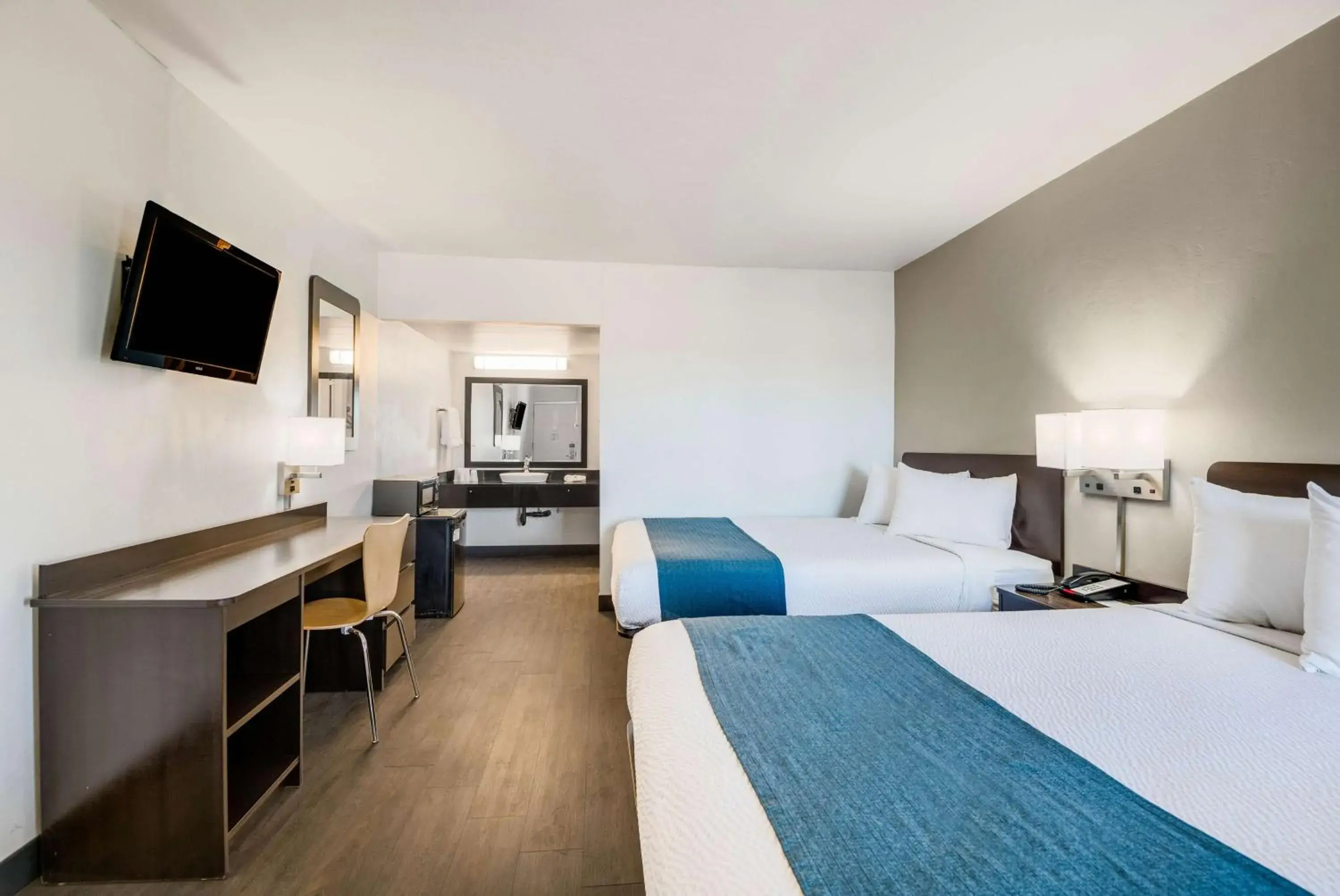 Queen Room with Two Queen Beds - Non-Smoking in Motel 6-Tucson, AZ-Downtown Queen Room with Two Queen Beds - Non-Smoking in Motel 6-Tucson, AZ-Downtown