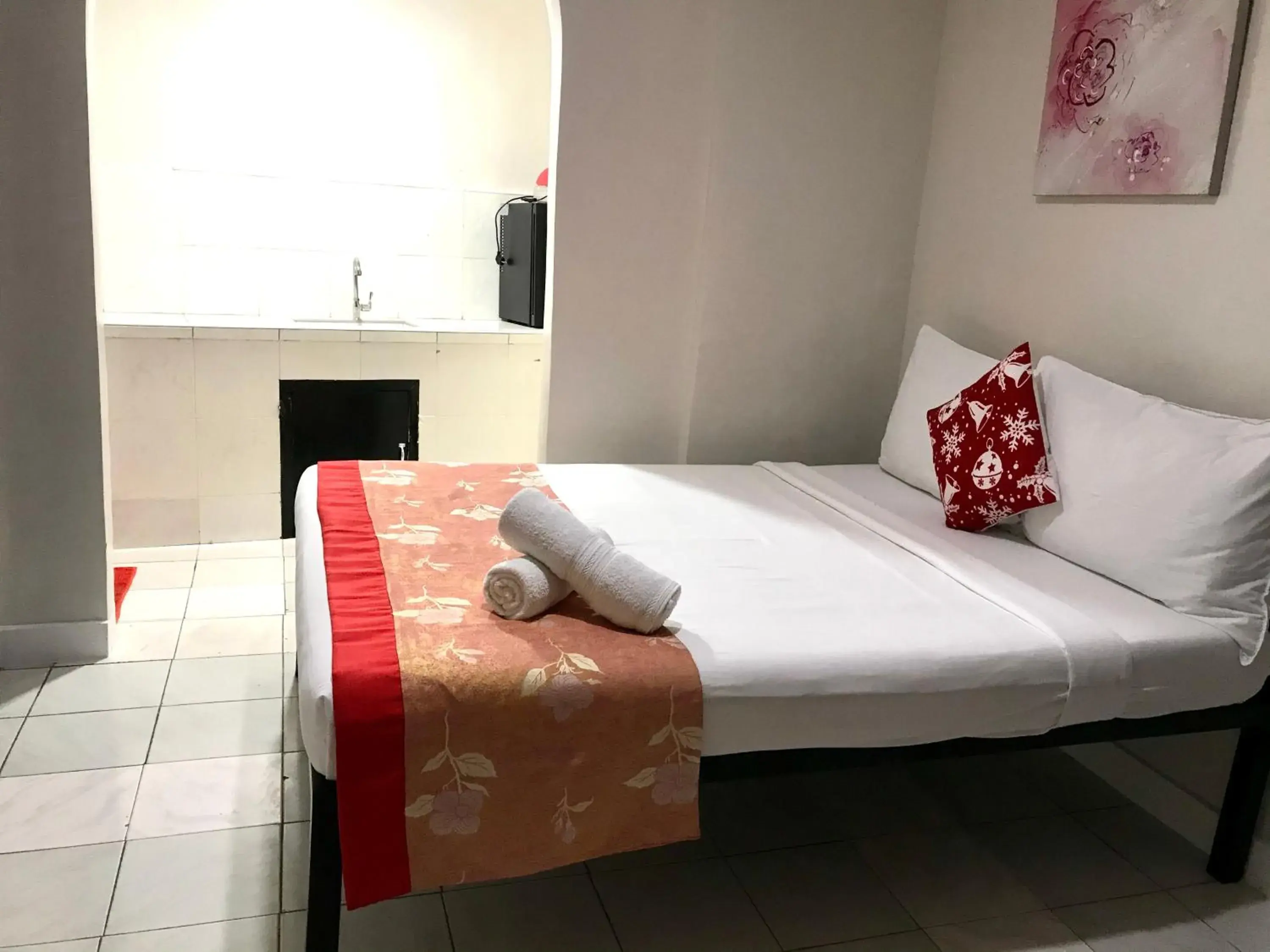 Economy Double Room in HalfWay House Hostel Mactan Cebu Airport Economy Double Room in HalfWay House Hostel Mactan Cebu Airport