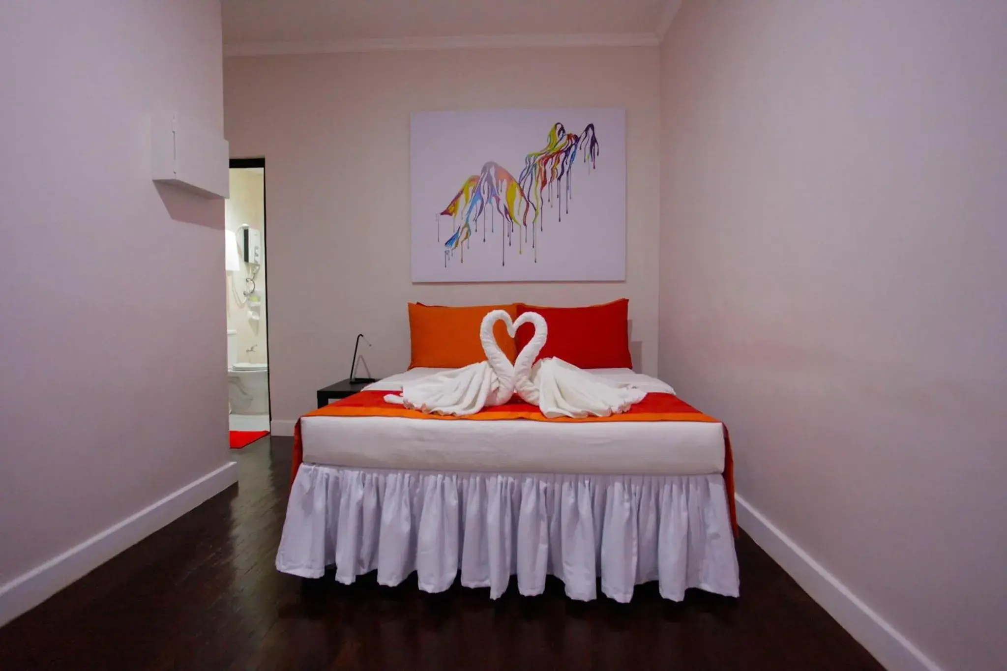 Double Room with Private Bathroom in HalfWay House Hostel Mactan Cebu Airport Double Room with Private Bathroom in HalfWay House Hostel Mactan Cebu Airport