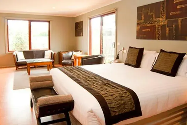 Executive King Studio with Private Spa Bath in Bairnsdale Motel Executive King Studio with Private Spa Bath in Bairnsdale Motel