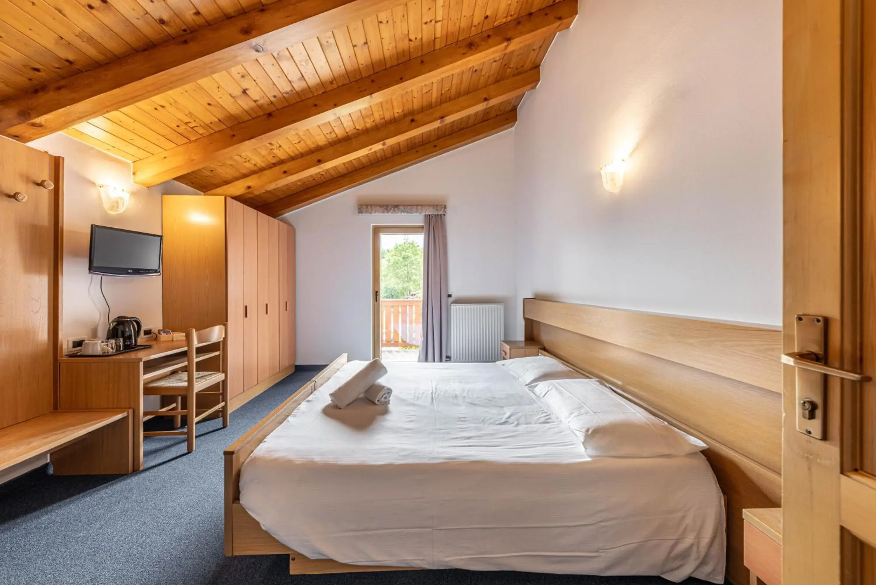 Standard King Room - single occupancy in Hotel Laste' Standard King Room - single occupancy in Hotel Laste'