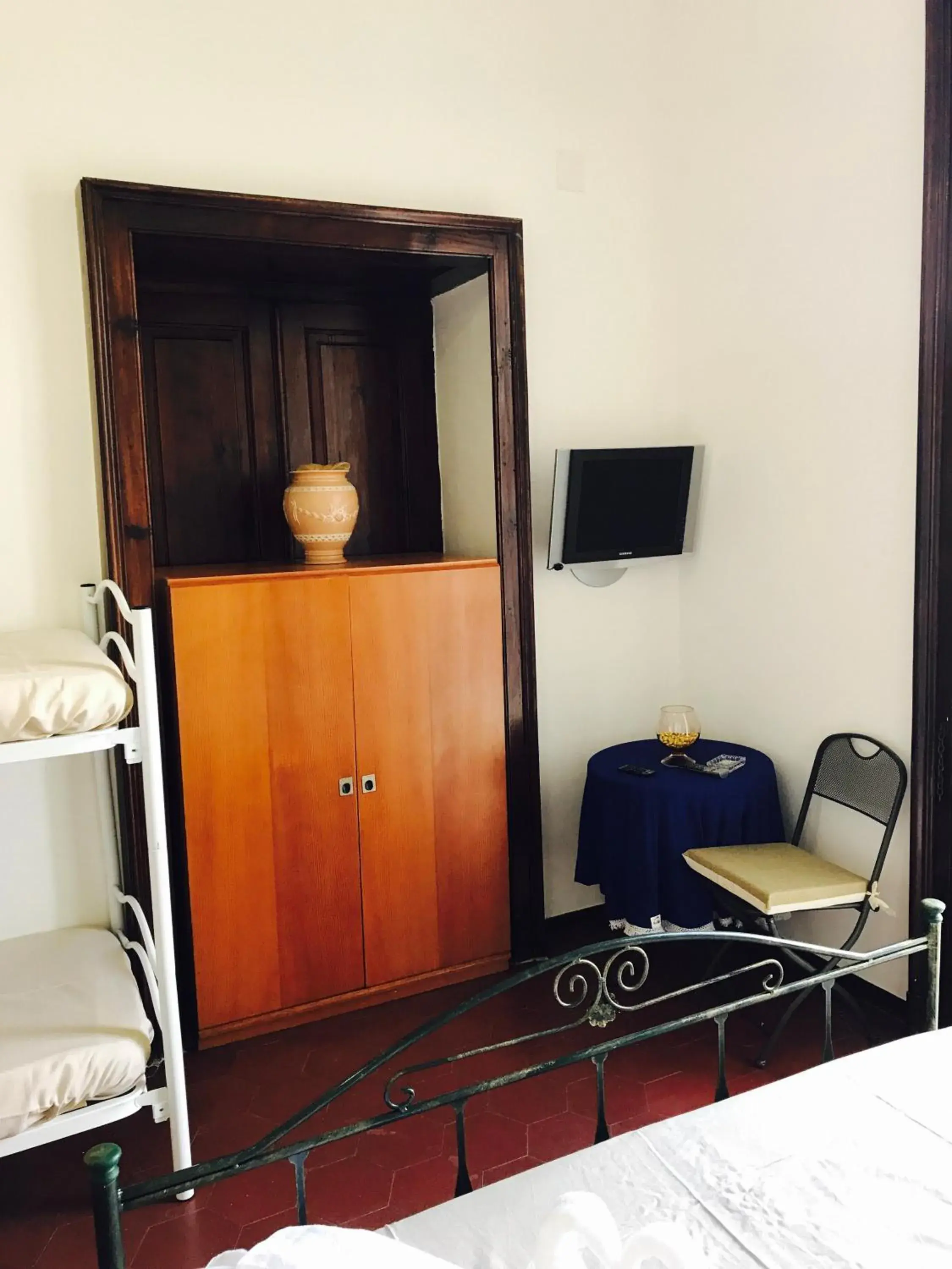 Classic Quadruple Room - single occupancy in Parthenope's home Classic Quadruple Room - single occupancy in Parthenope's home