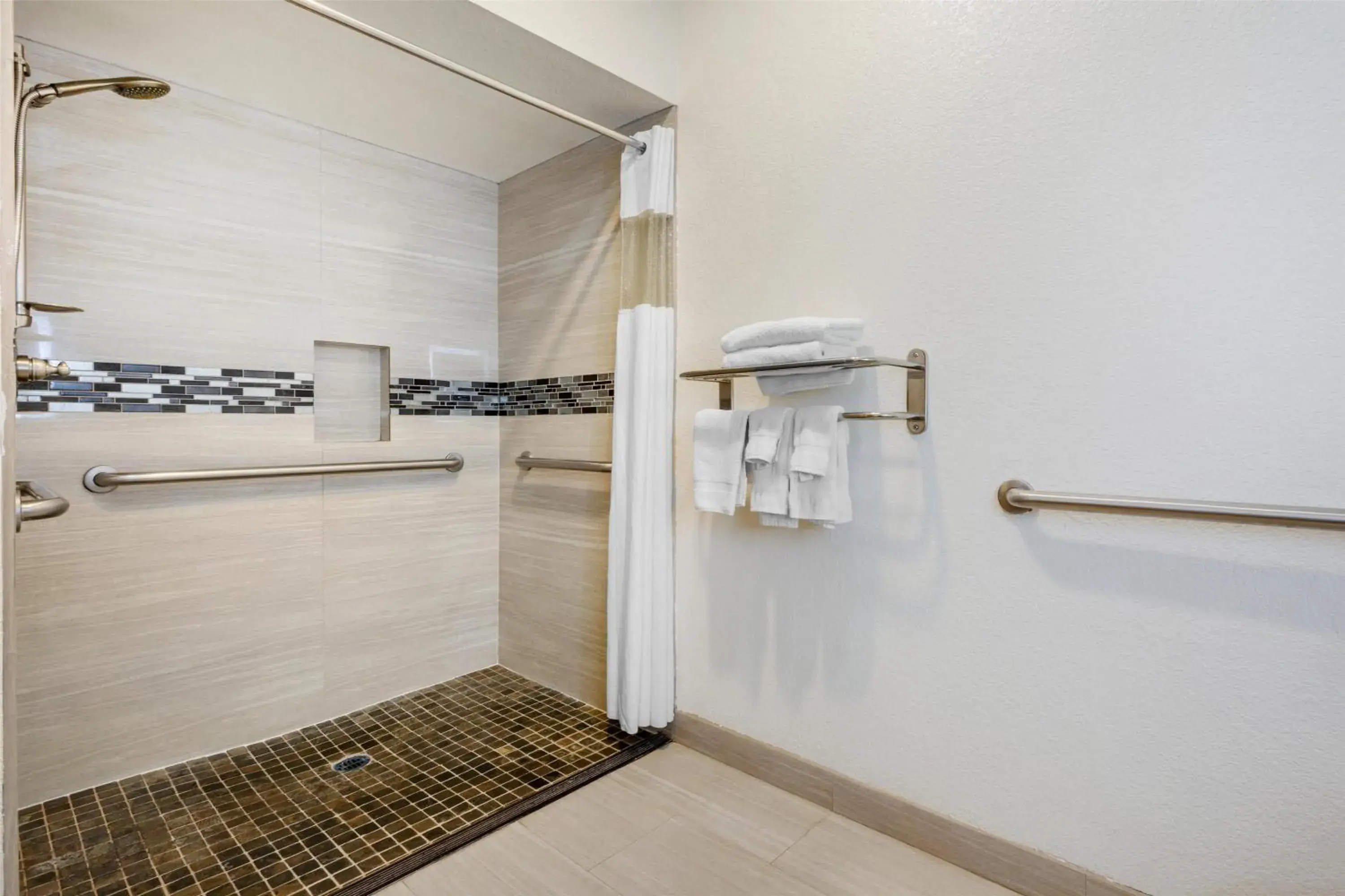 King Room with Roll-In Shower - Disability Access in Best Western Inn of Payson King Room with Roll-In Shower - Disability Access in Best Western Inn of Payson