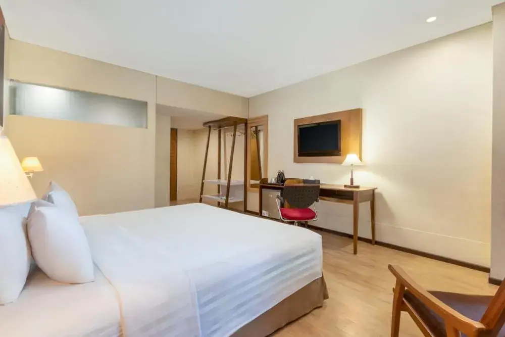 Deluxe Double or Twin Room in Merapi Merbabu Hotel Yogyakarta Powered by Archipelago Deluxe Double or Twin Room in Merapi Merbabu Hotel Yogyakarta Powered by Archipelago