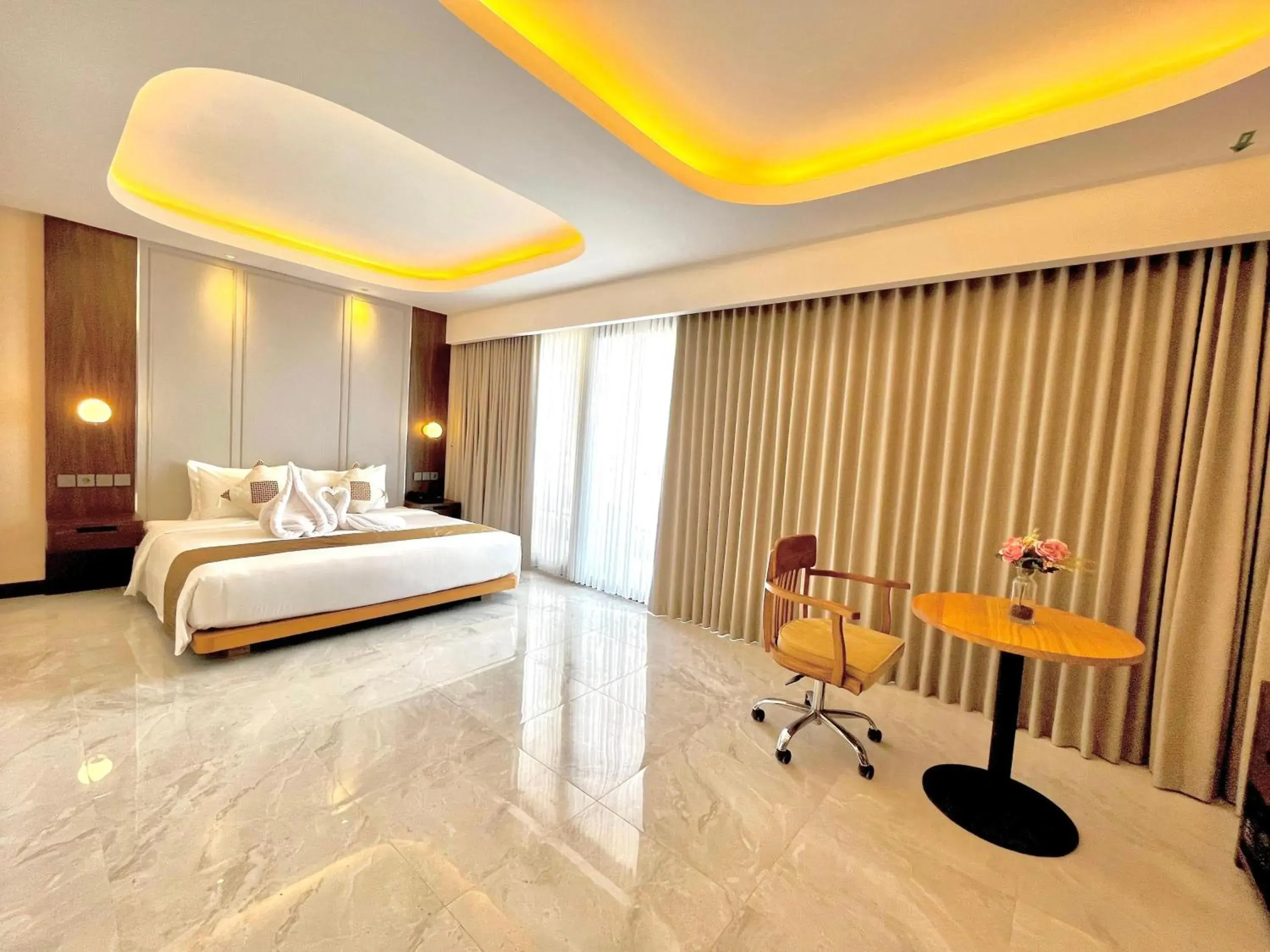 King Suite in Merapi Merbabu Hotel Yogyakarta Powered by Archipelago King Suite in Merapi Merbabu Hotel Yogyakarta Powered by Archipelago