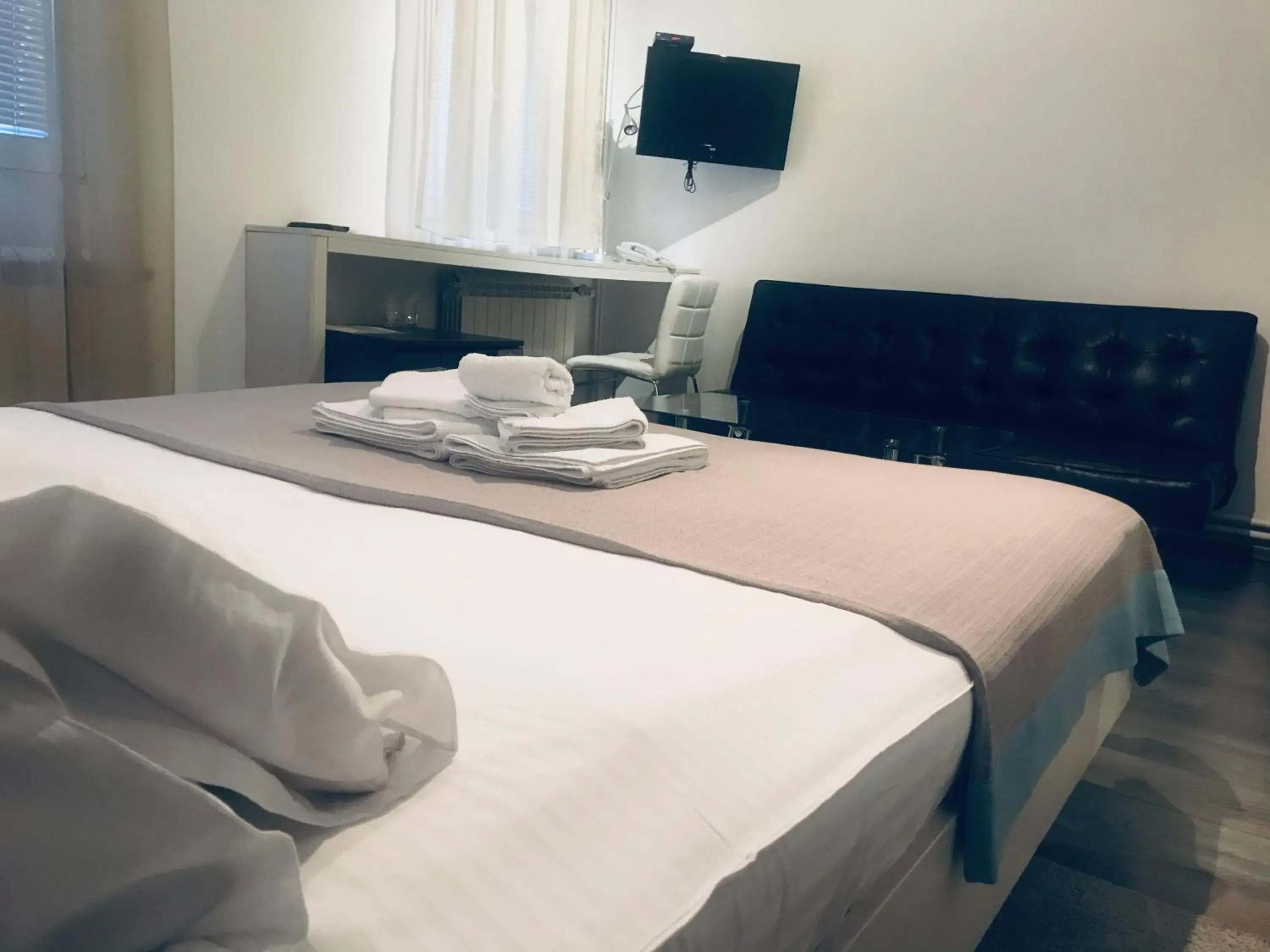 Double Room with Extra Bed - single occupancy in Garni hotel King Double Room with Extra Bed - single occupancy in Garni hotel King