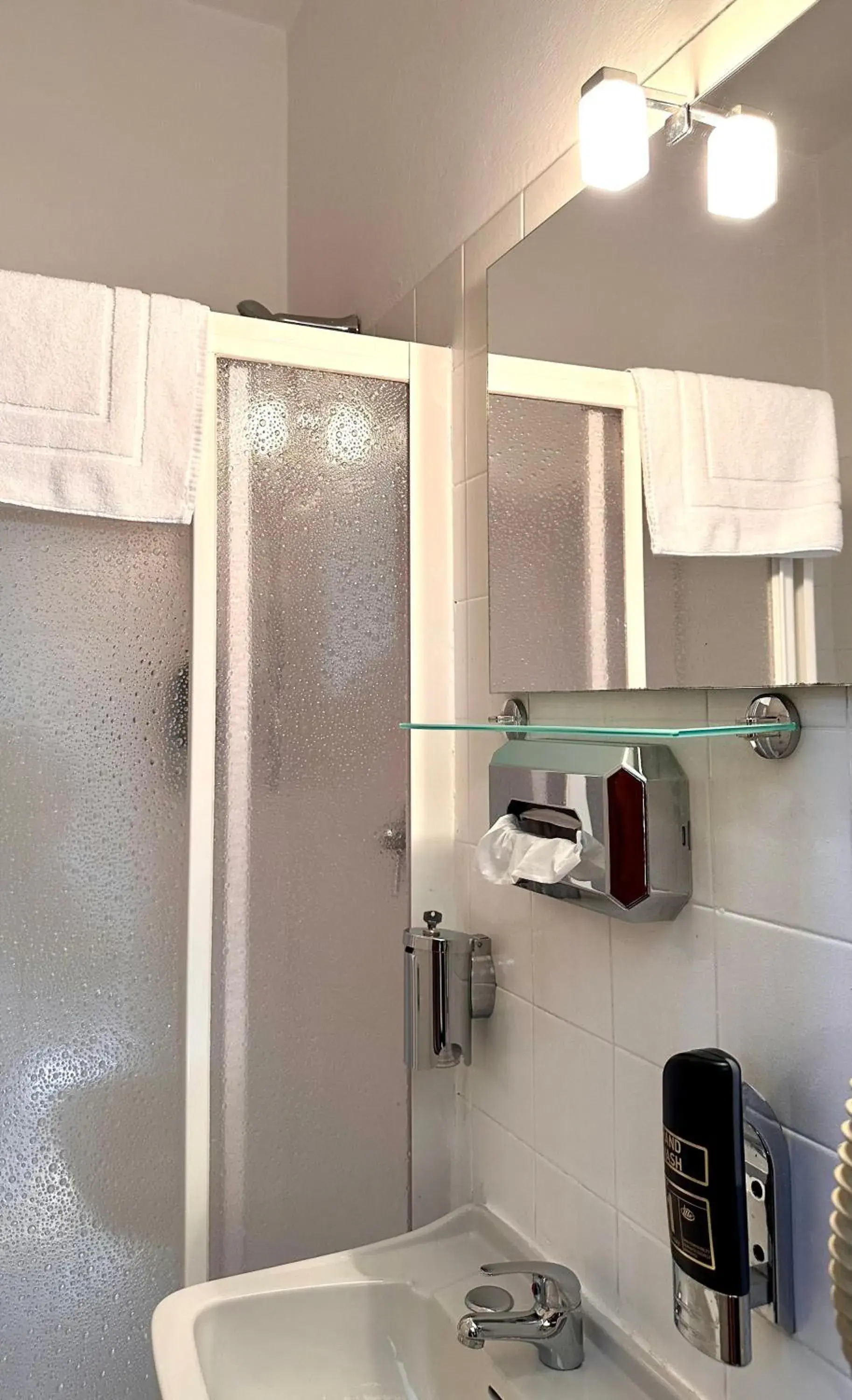 Basic Triple Room in Albergo Varone Basic Triple Room in Albergo Varone