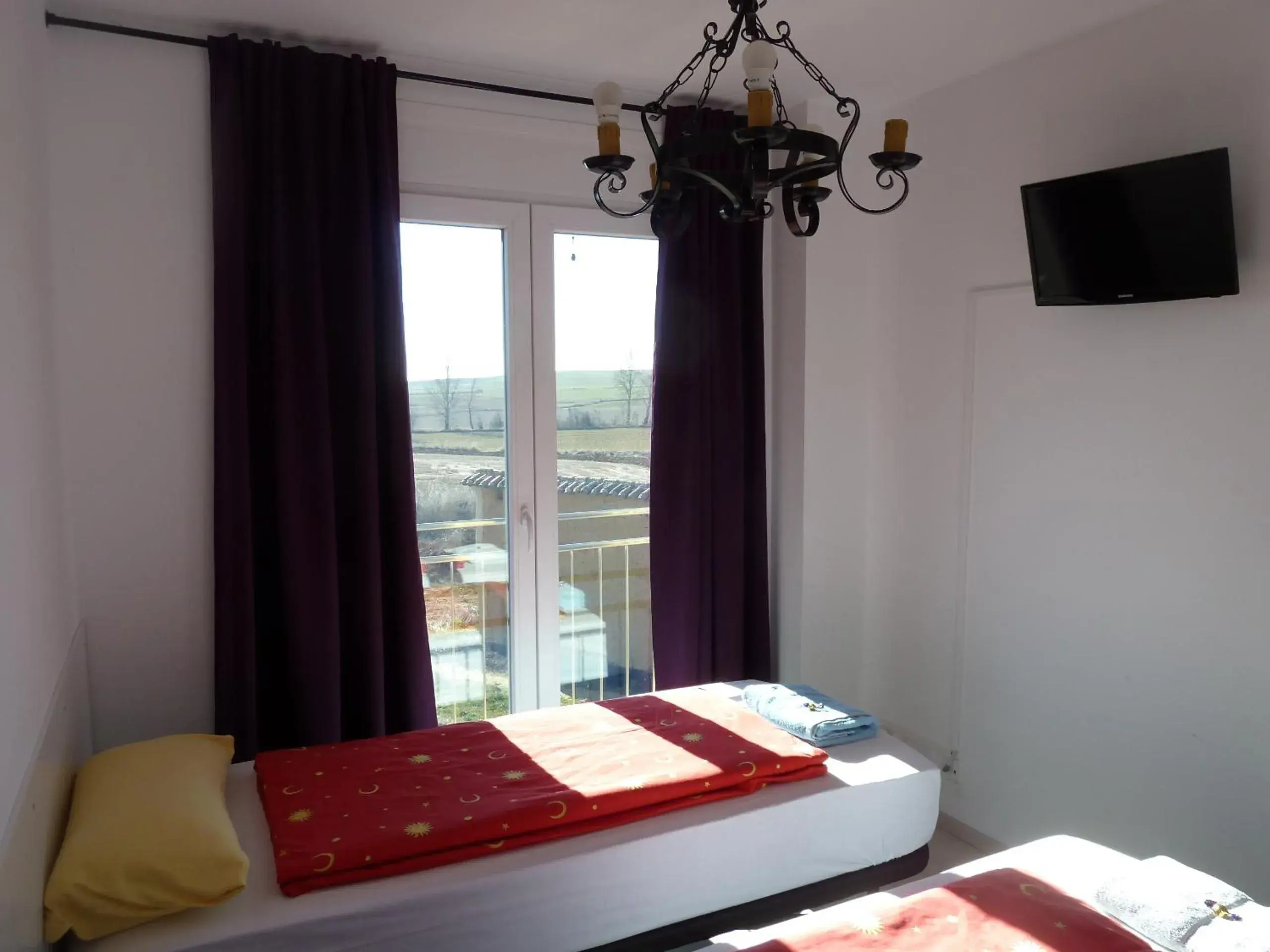 Family Room with Private Bathroom in Hostal Moratinos Family Room with Private Bathroom in Hostal Moratinos