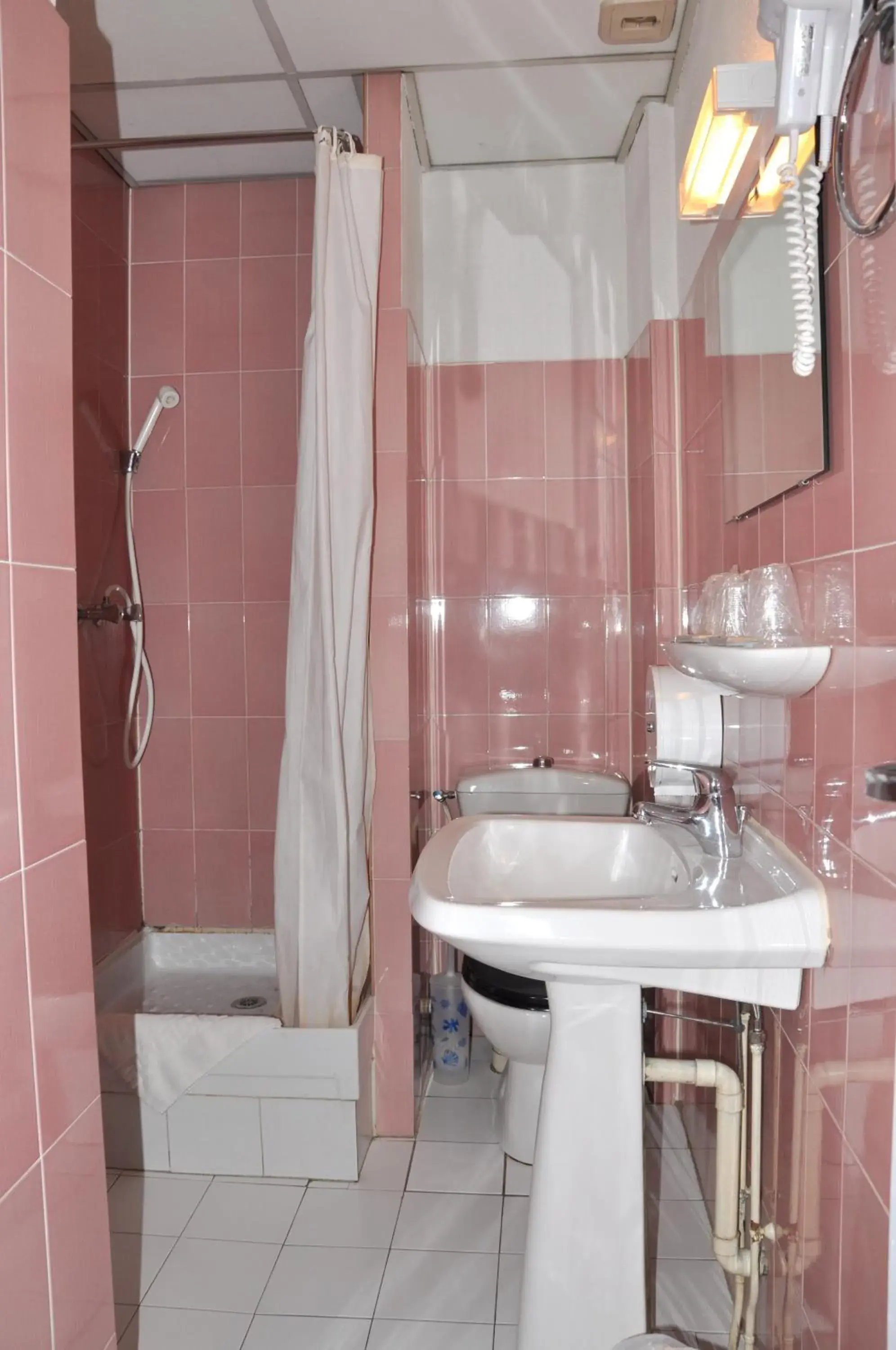 Double Room in Hotel du Commerce et de Navarre Double Room in Hotel du Commerce et de Navarre