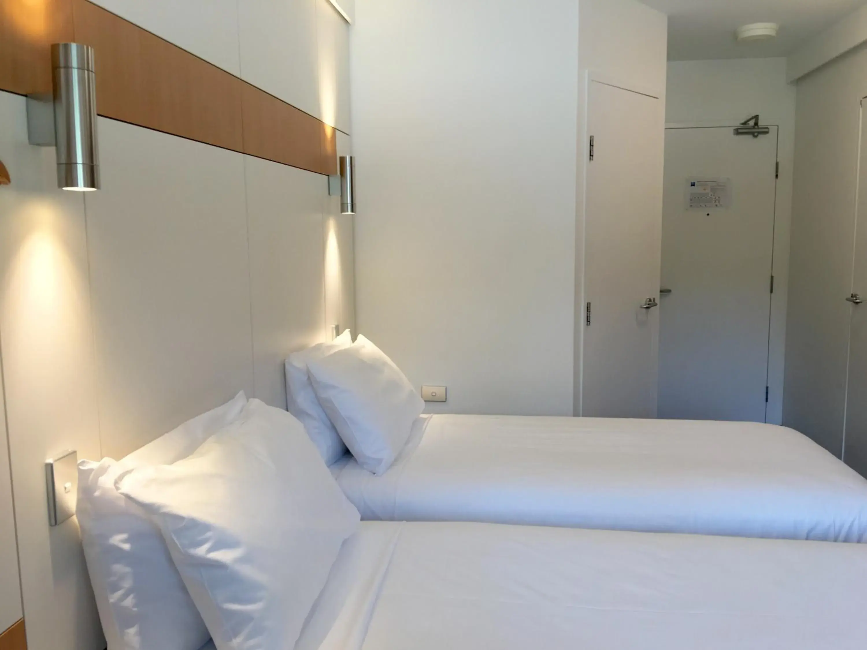 Standard Twin Room with Two Twin Beds in ibis Budget - Gosford Standard Twin Room with Two Twin Beds in ibis Budget - Gosford