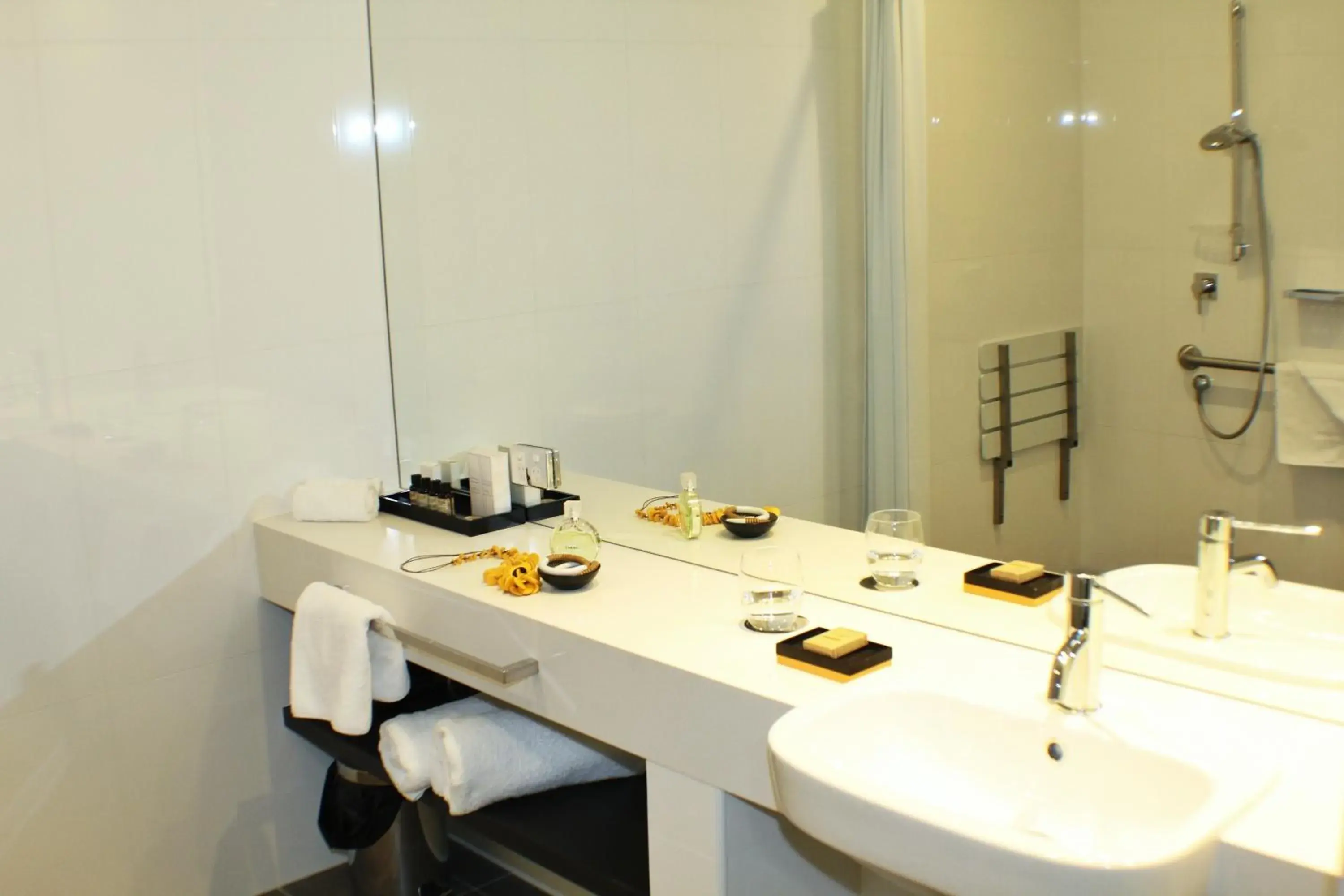 Standard Double Room - Disabled Access in East Hotel and Apartments Standard Double Room - Disabled Access in East Hotel and Apartments