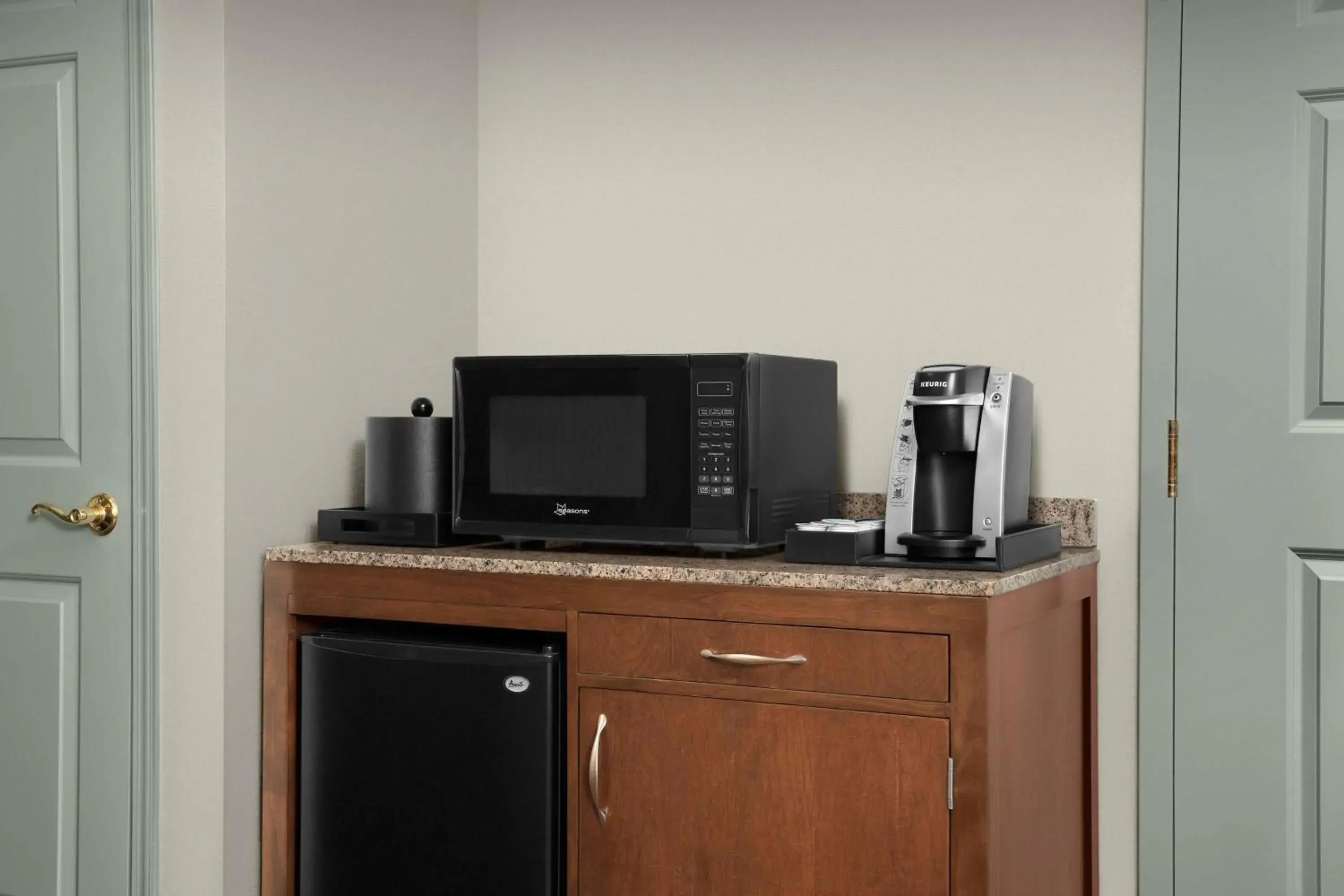 King Room with Accessible Tub - Mobility Access in Hilton Garden Inn Hoffman Estates King Room with Accessible Tub - Mobility Access in Hilton Garden Inn Hoffman Estates