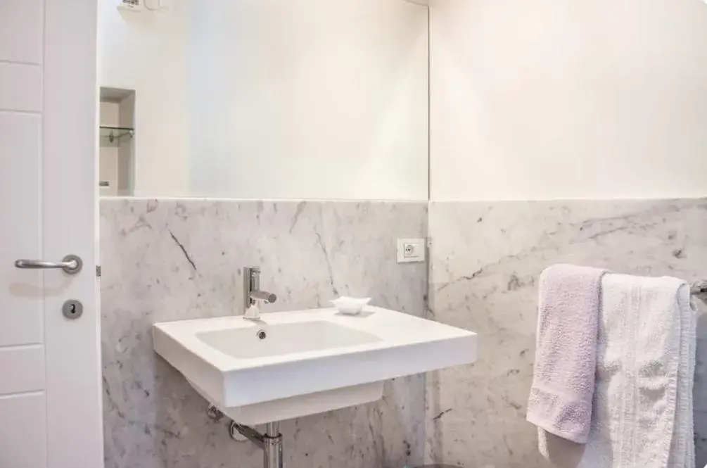 Double Room - single occupancy in Alla Torre del Barbarossa B&B FORESTERIA Double Room - single occupancy in Alla Torre del Barbarossa B&B FORESTERIA