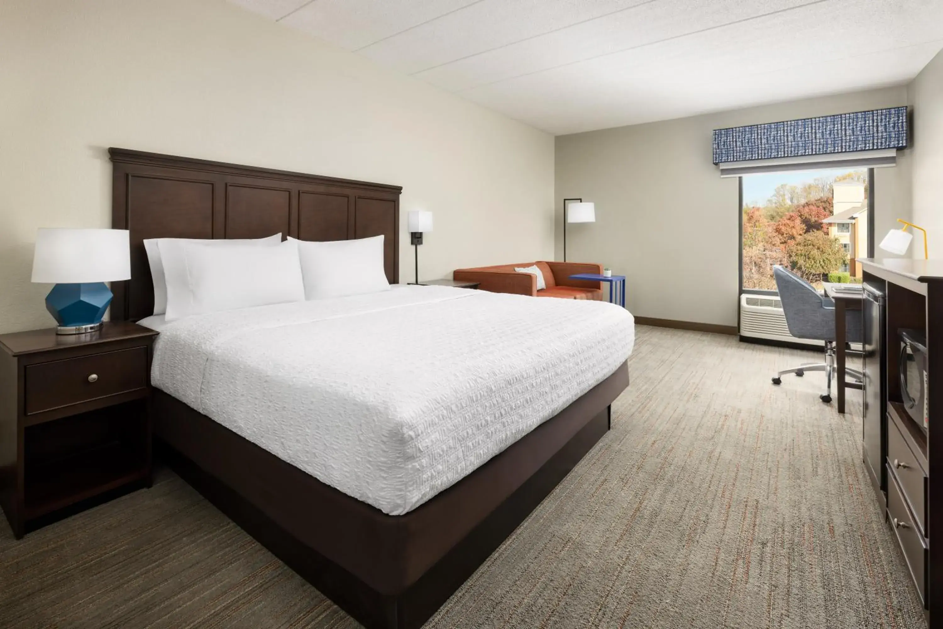 King Room with Sofa Bed and Study - Non-Smoking in Hampton Inn Columbia, MD King Room with Sofa Bed and Study - Non-Smoking in Hampton Inn Columbia, MD