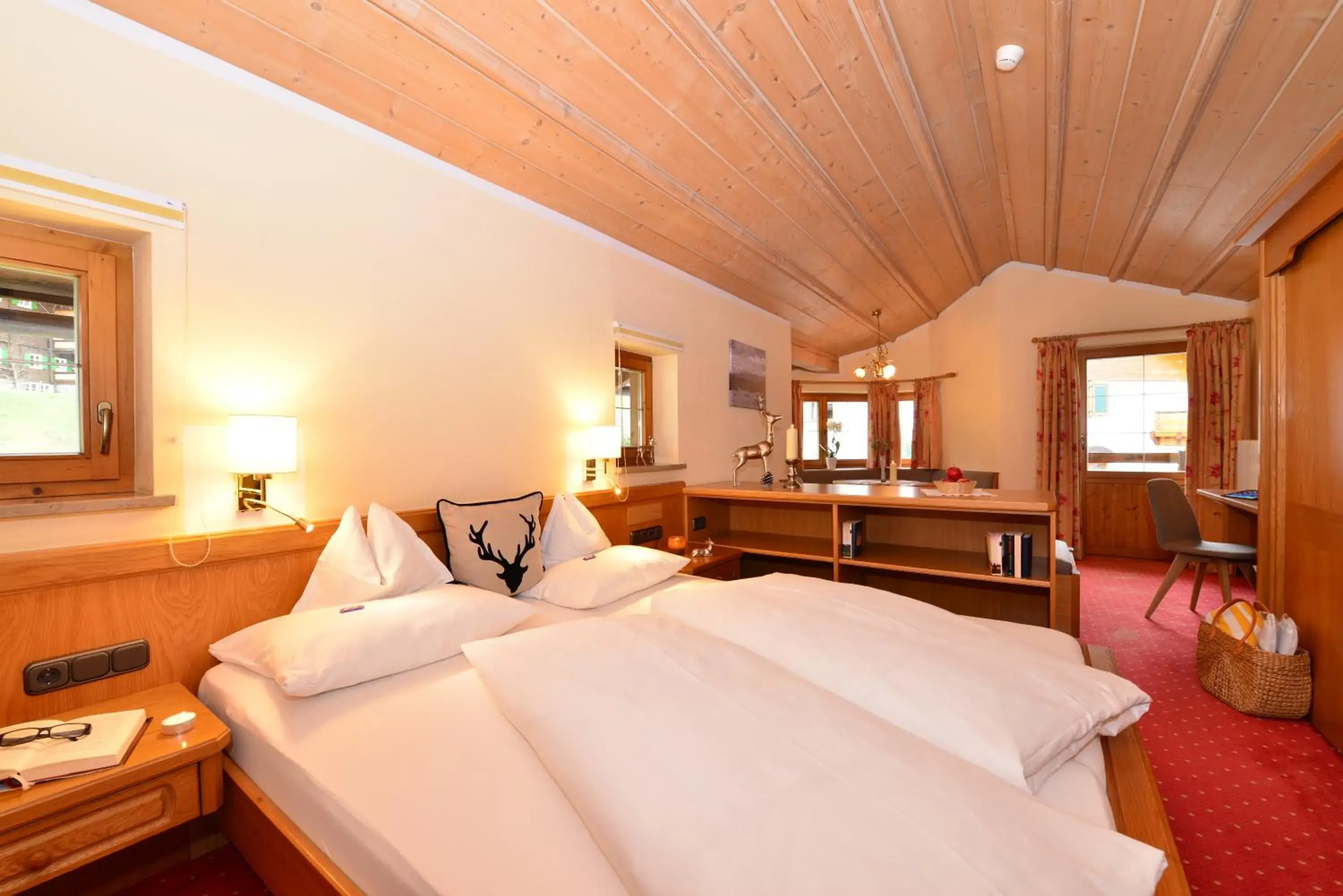 Comfort Double Room with Balcony in Hotel Jagdhof Comfort Double Room with Balcony in Hotel Jagdhof