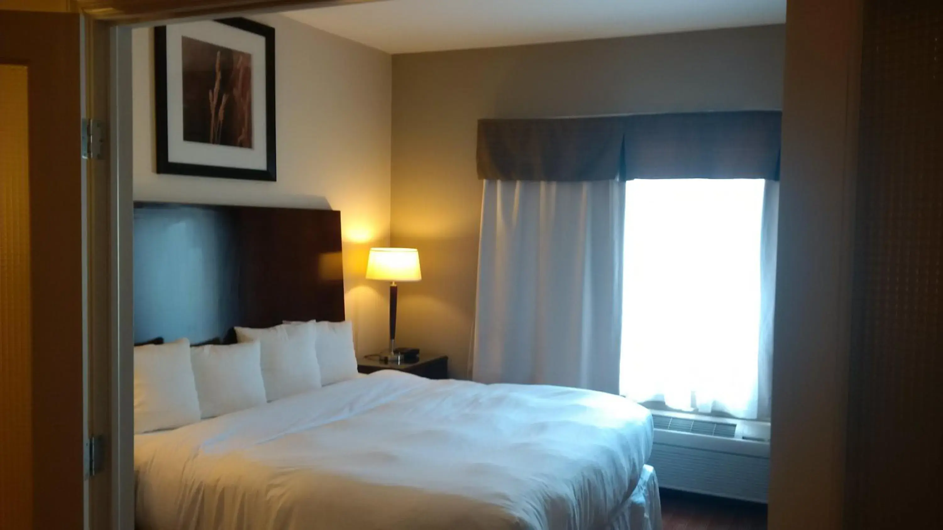 Standard King Room in Sigma Inn & Suites Hudson's Hope Standard King Room in Sigma Inn & Suites Hudson's Hope