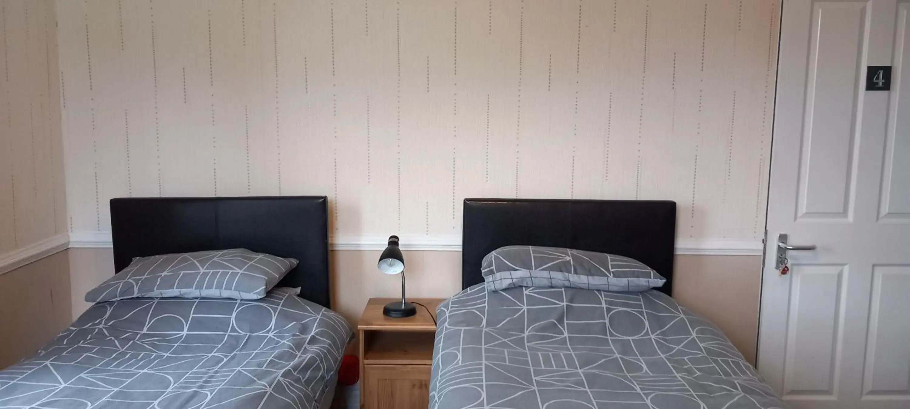 Budget Twin Room - single occupancy in Ty Castell Guest House Budget Twin Room - single occupancy in Ty Castell Guest House