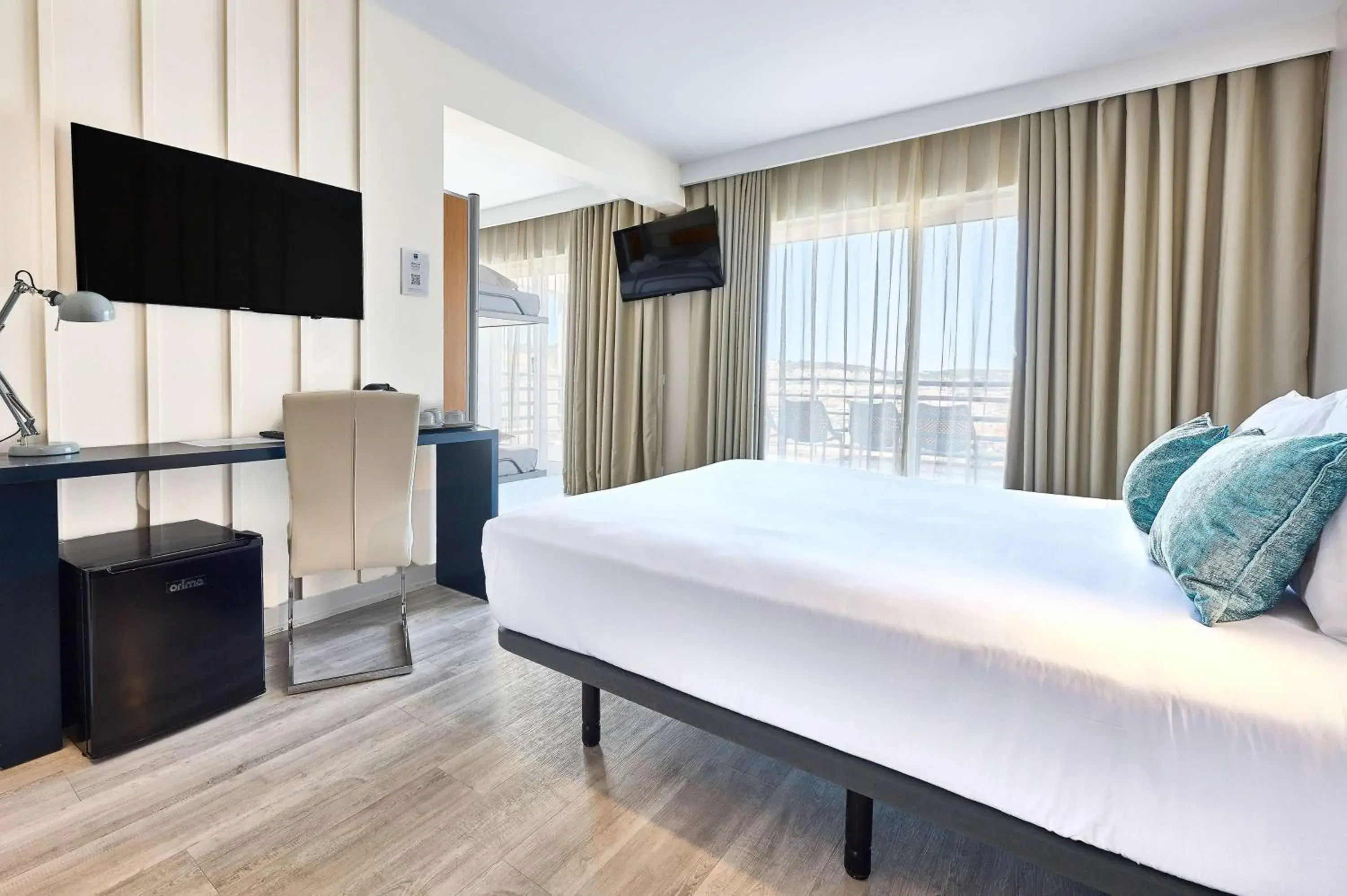 1 Murphy Bed, Deluxe, Family Room, Non-Smoking in TRYP by Wyndham Lisboa Caparica Mar 1 Murphy Bed, Deluxe, Family Room, Non-Smoking in TRYP by Wyndham Lisboa Caparica Mar