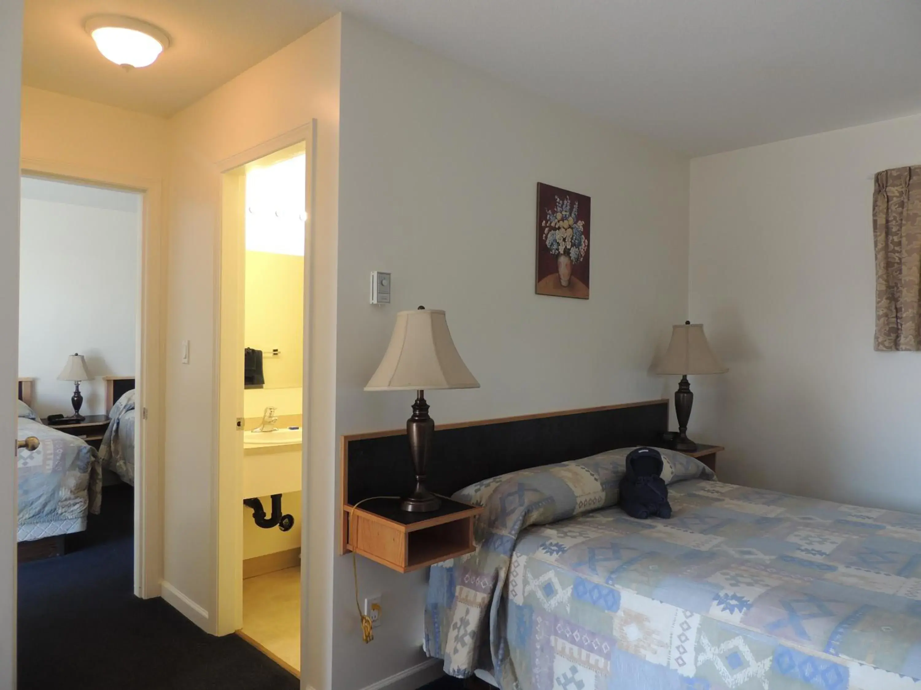 Family Room - Non-Smoking in 100 Mile Motel & RV Park Family Room - Non-Smoking in 100 Mile Motel & RV Park