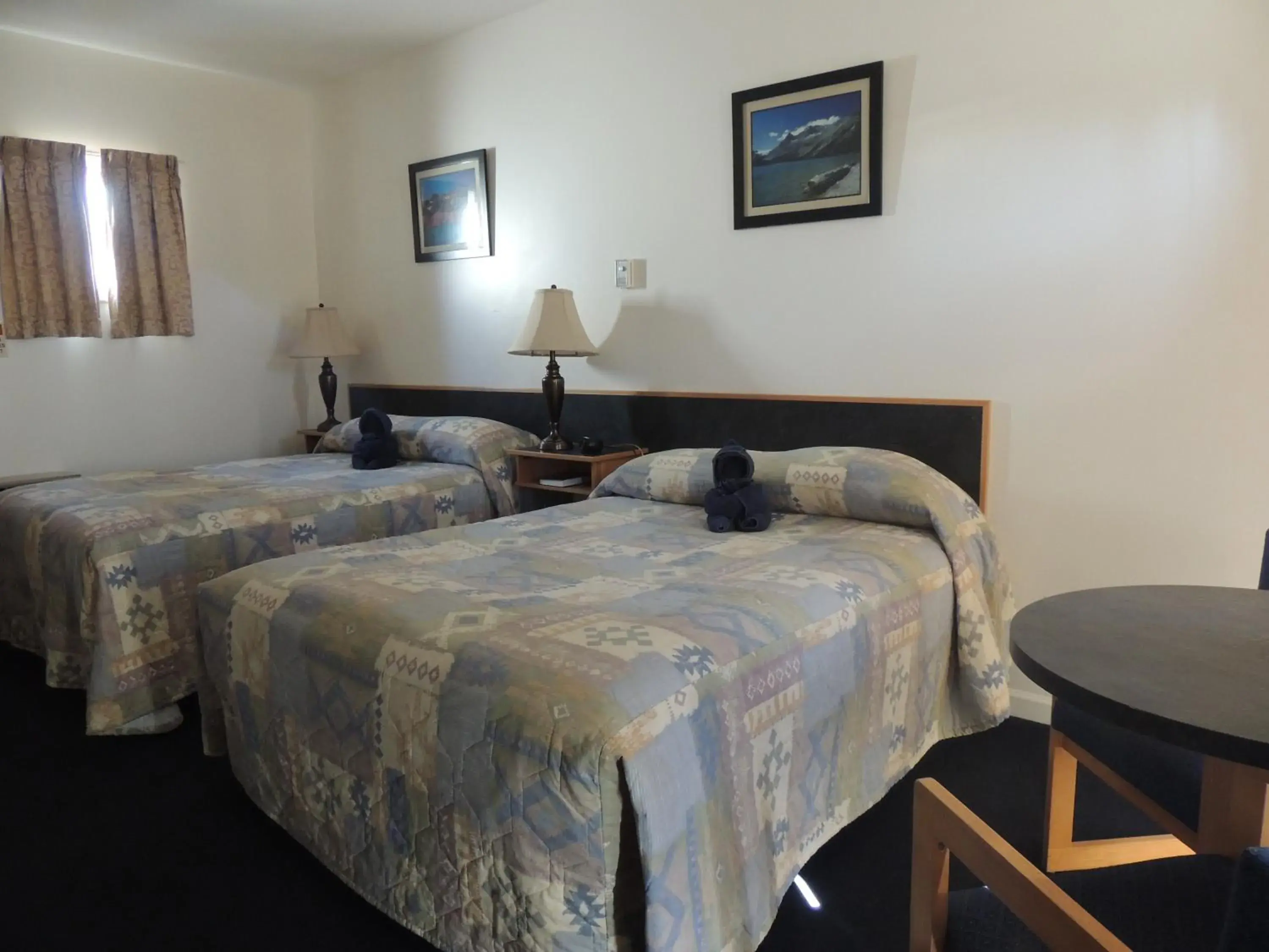 Deluxe Double Room with Two Double Beds in 100 Mile Motel & RV Park Deluxe Double Room with Two Double Beds in 100 Mile Motel & RV Park