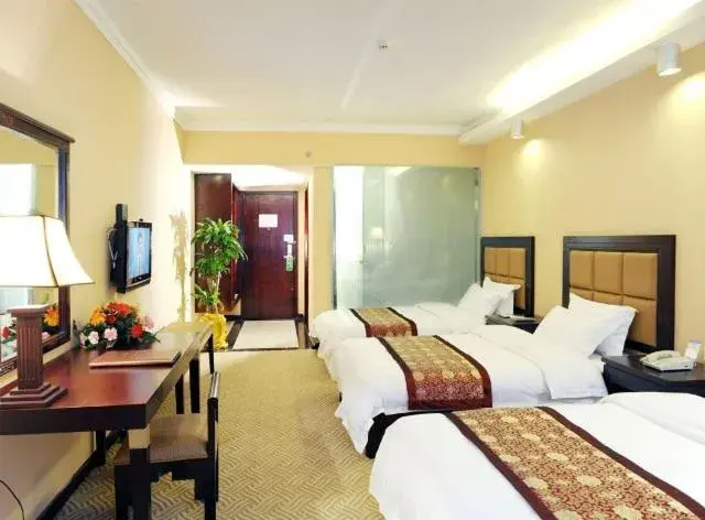 Deluxe Triple Room in West Street Vista Hotel Deluxe Triple Room in West Street Vista Hotel