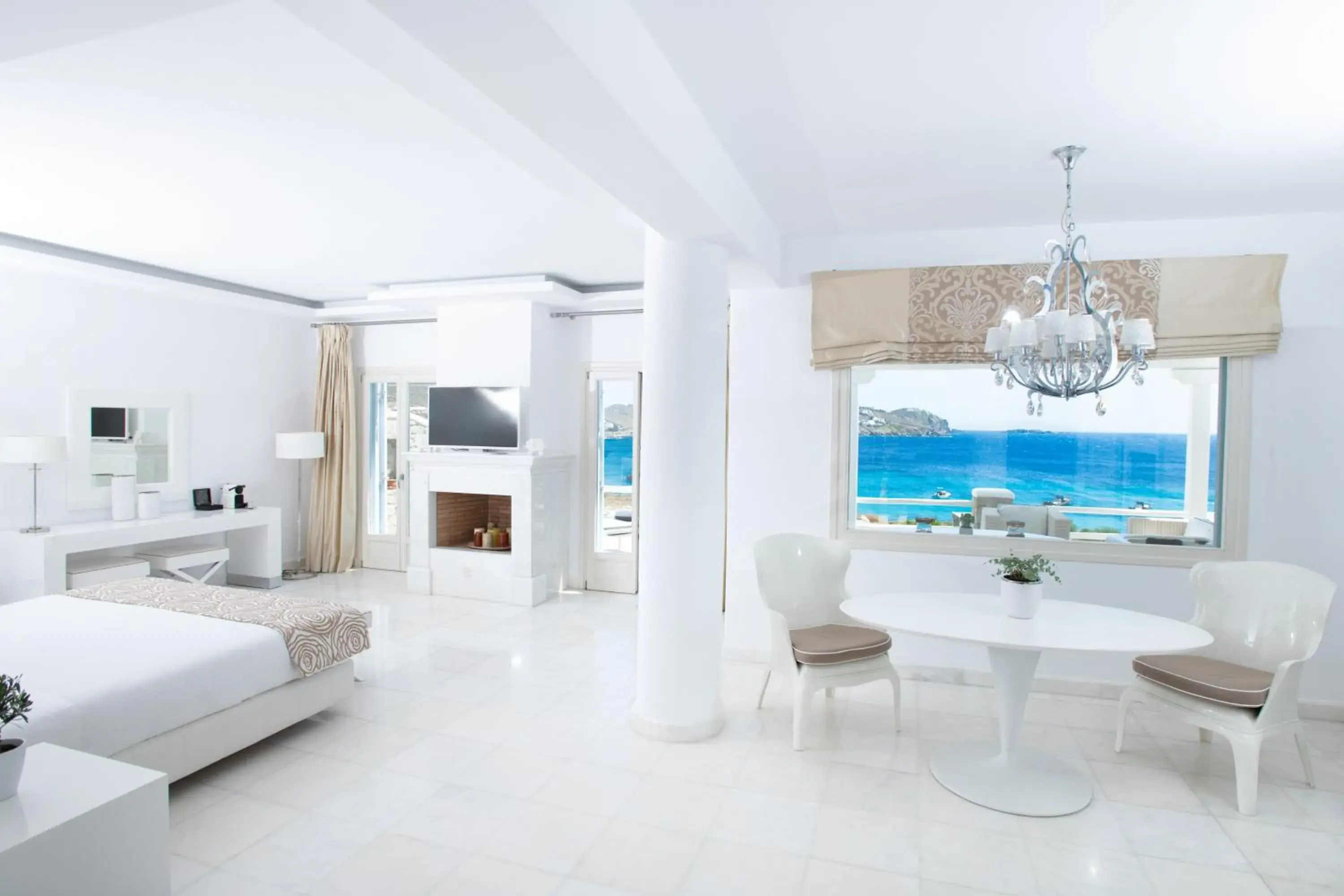 Grand Suite with Sea View and Outdoor Hot Tub in DeLight Boutique Hotel - Small Luxury Hotels of the World Grand Suite with Sea View and Outdoor Hot Tub in DeLight Boutique Hotel - Small Luxury Hotels of the World