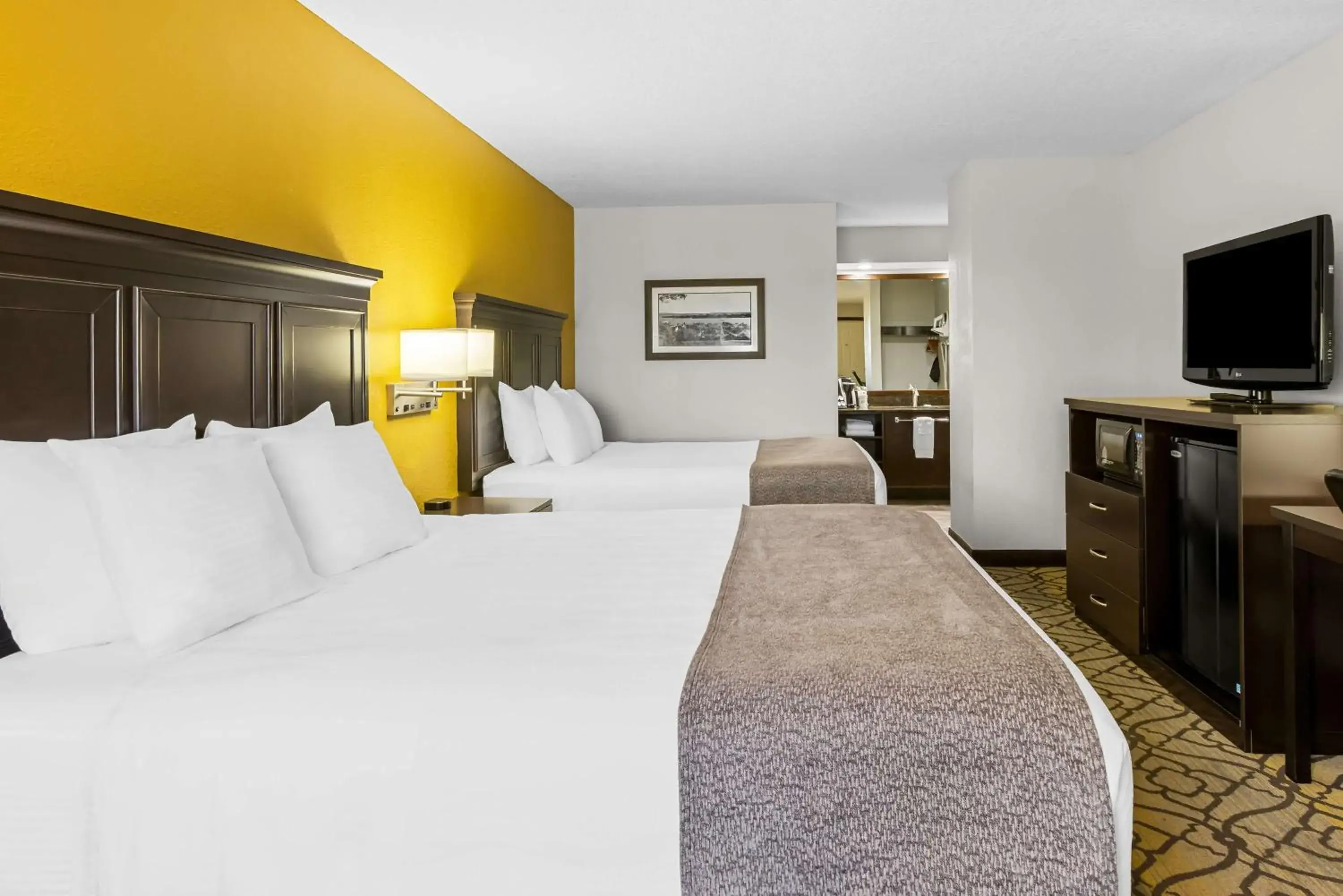 Queen Room with Two Queen Beds in Best Western of Harbor Springs Queen Room with Two Queen Beds in Best Western of Harbor Springs