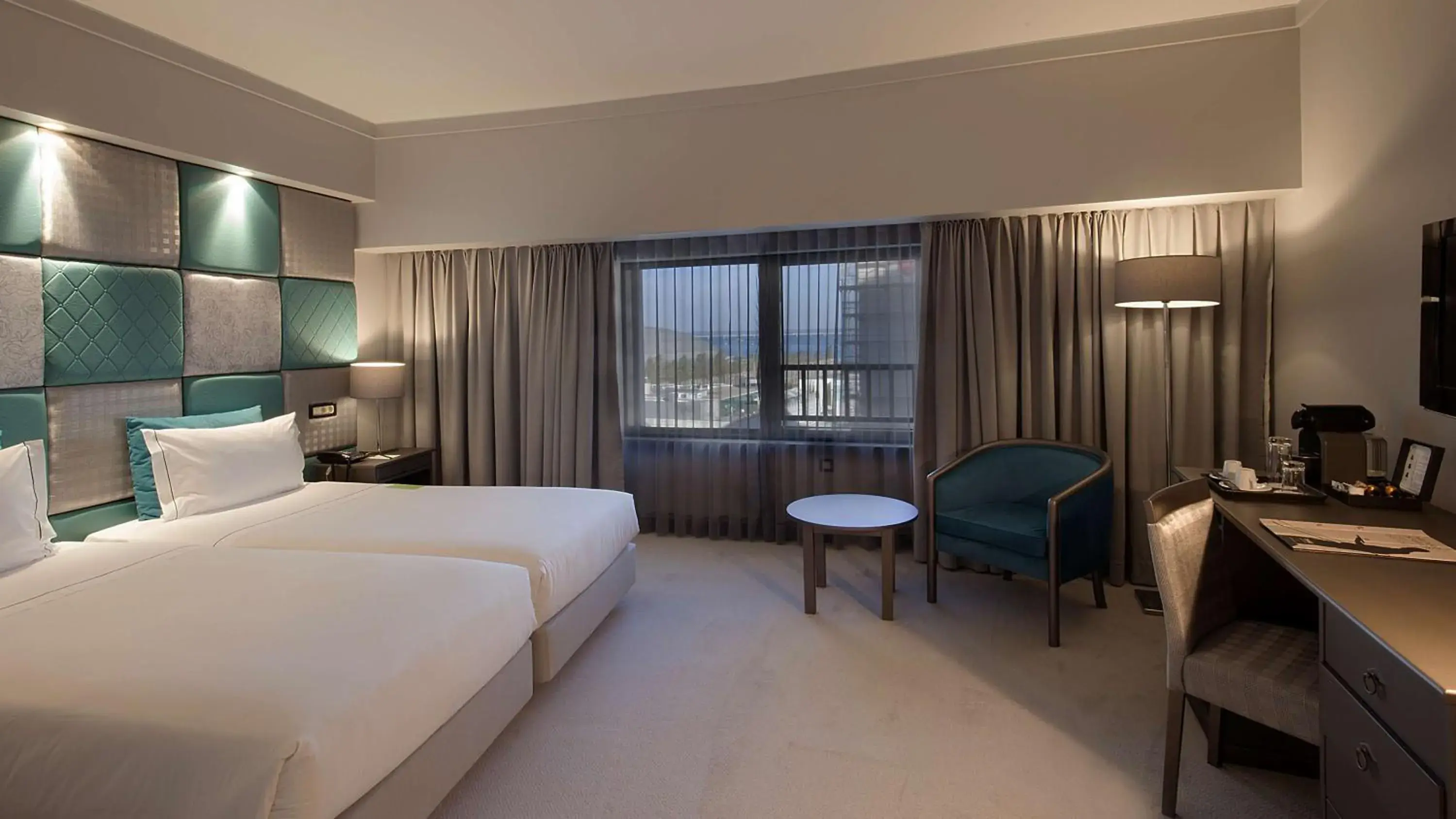 Family Connecting Room (2 Adults + 2 Children) in Tivoli Oriente Lisboa Hotel Family Connecting Room (2 Adults + 2 Children) in Tivoli Oriente Lisboa Hotel