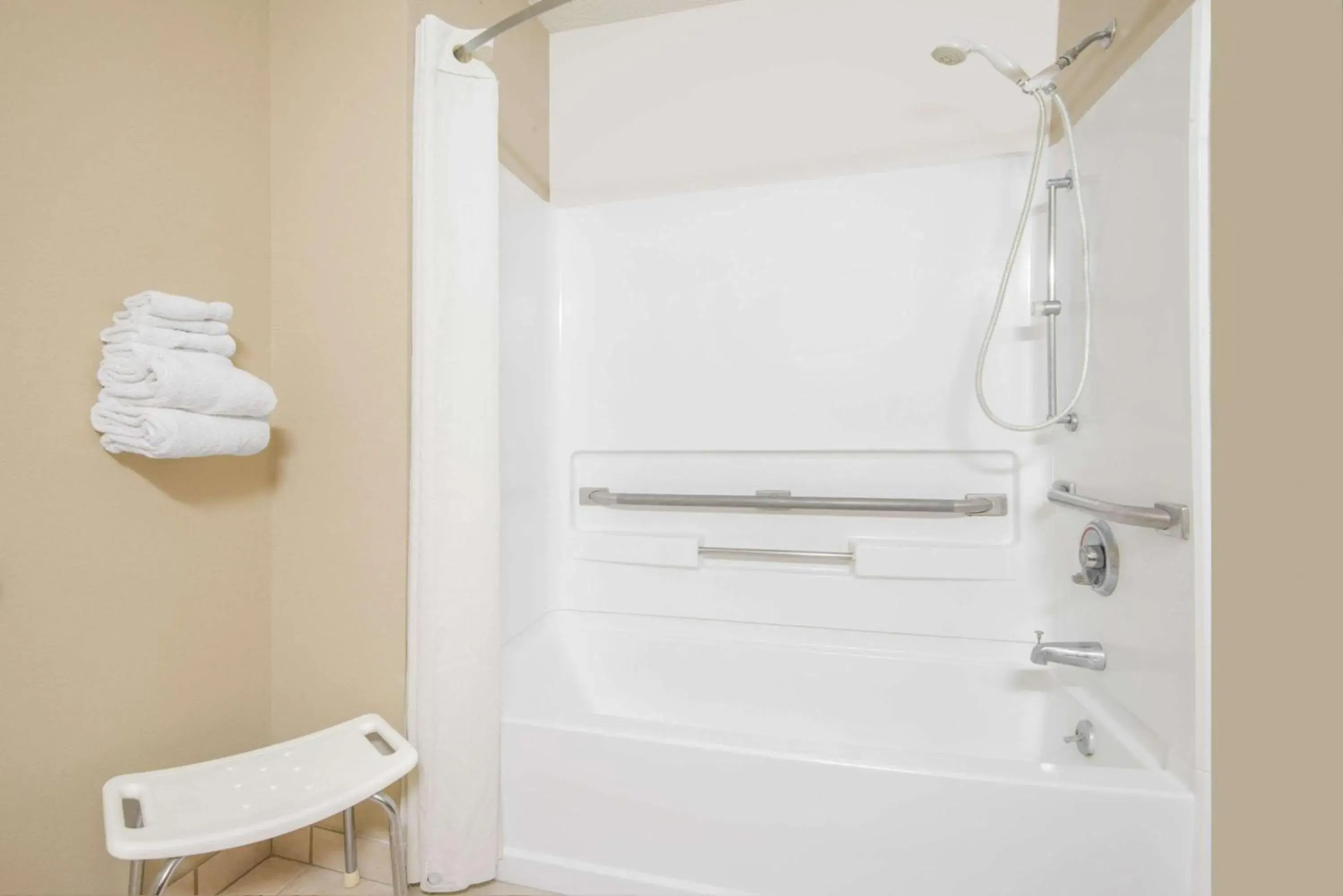 Double Room - Mobility Access/Non-Smoking in Super 8 by Wyndham Knoxville Double Room - Mobility Access/Non-Smoking in Super 8 by Wyndham Knoxville