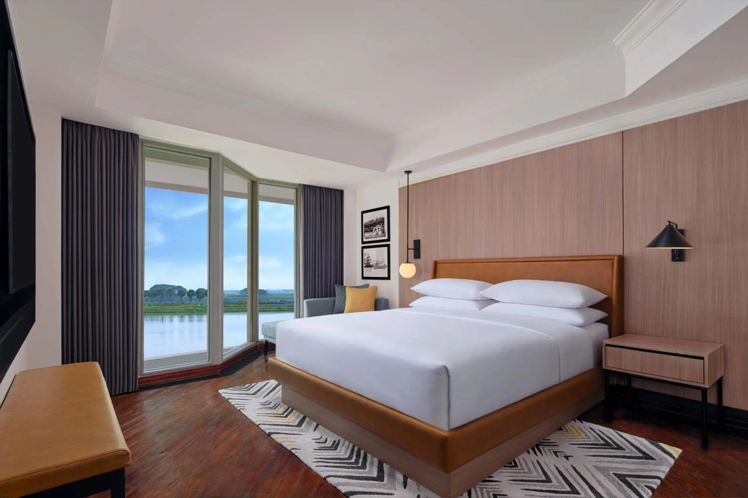 Deluxe King Room with Lake View in Sheraton Jakarta Soekarno Hatta Airport Deluxe King Room with Lake View in Sheraton Jakarta Soekarno Hatta Airport