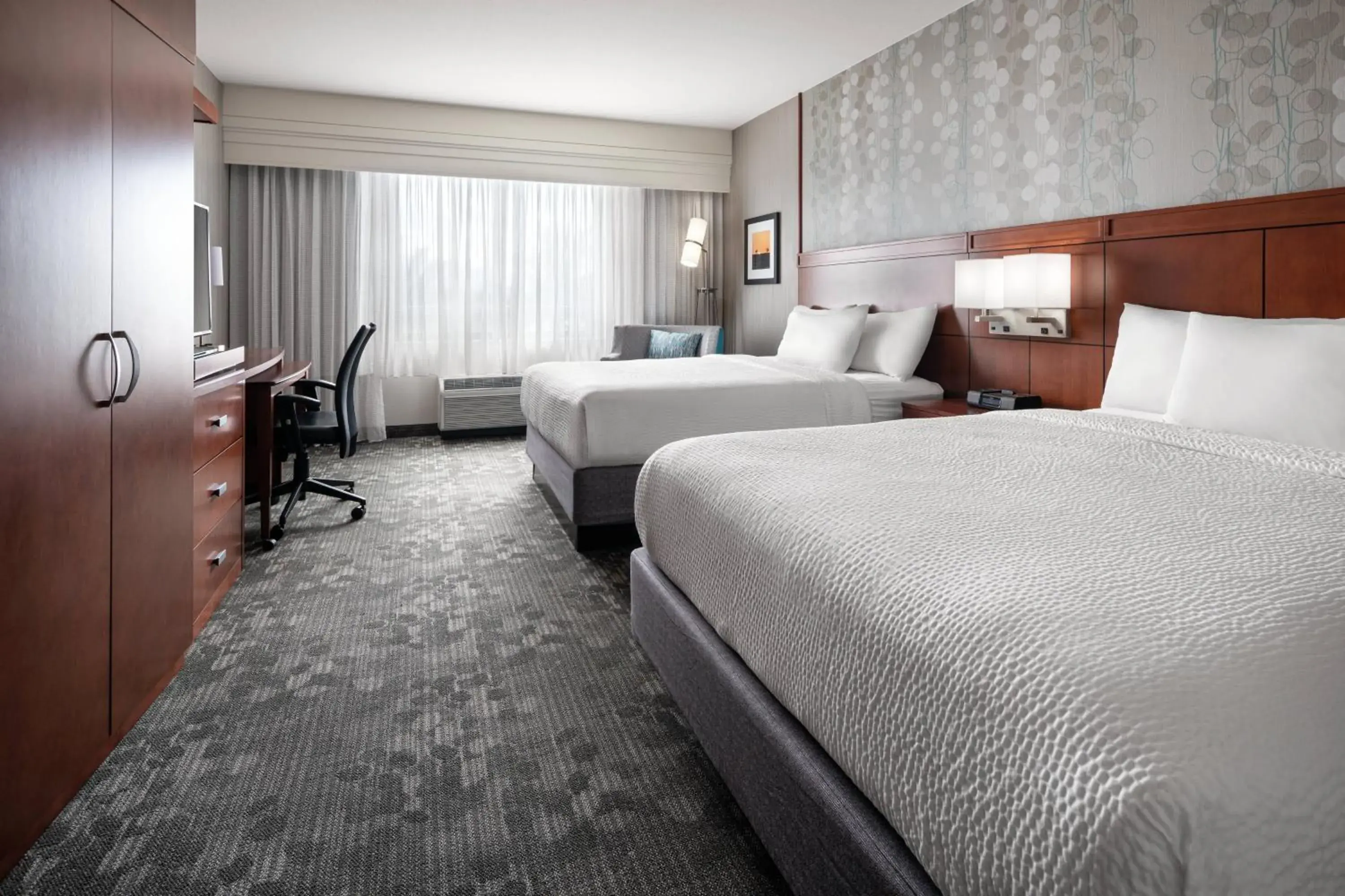 Queen Room with Two Queen Beds in Courtyard by Marriott Maui Kahului Airport Queen Room with Two Queen Beds in Courtyard by Marriott Maui Kahului Airport