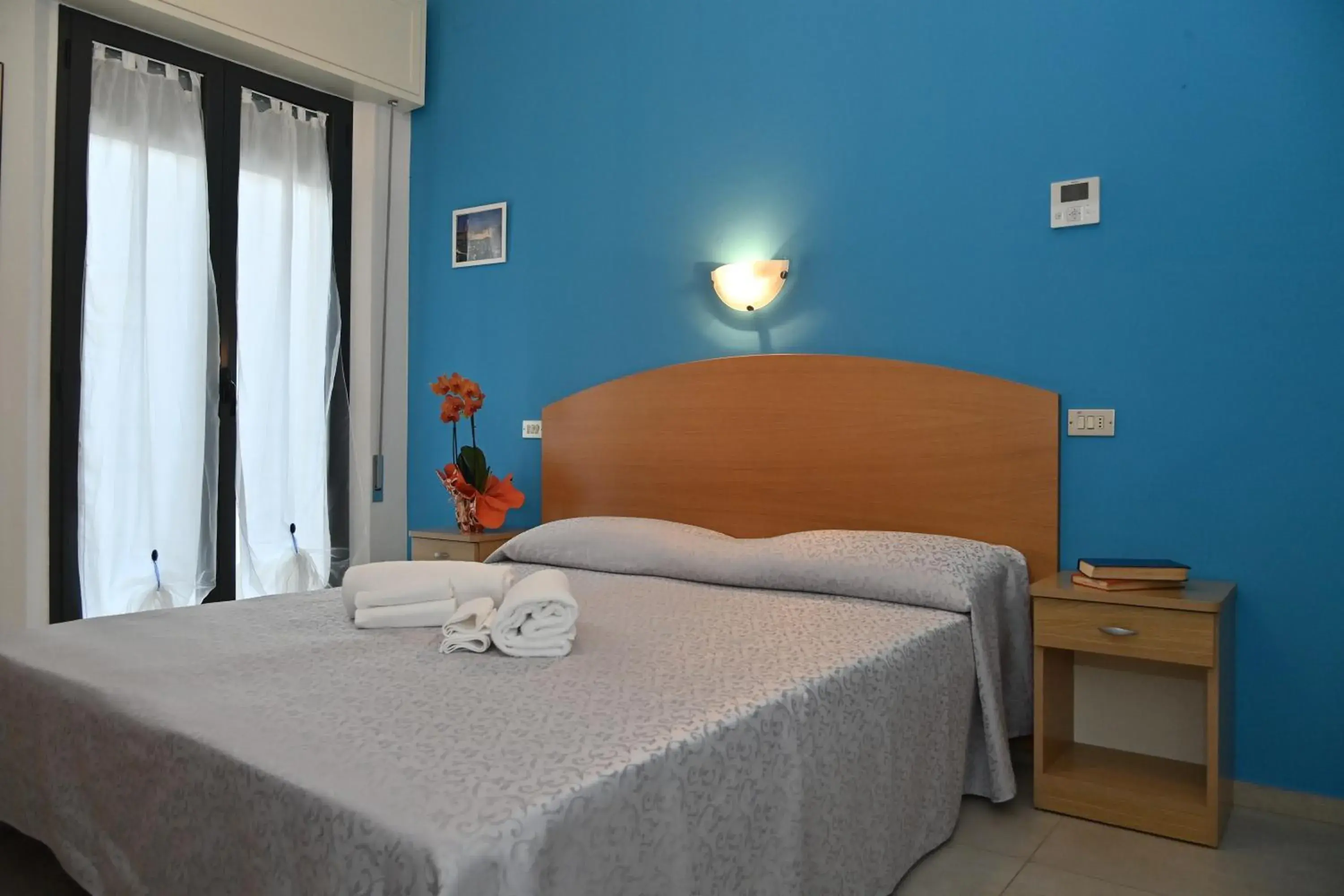 Budget Double or Twin Room in Hotel ITALY Budget Double or Twin Room in Hotel ITALY