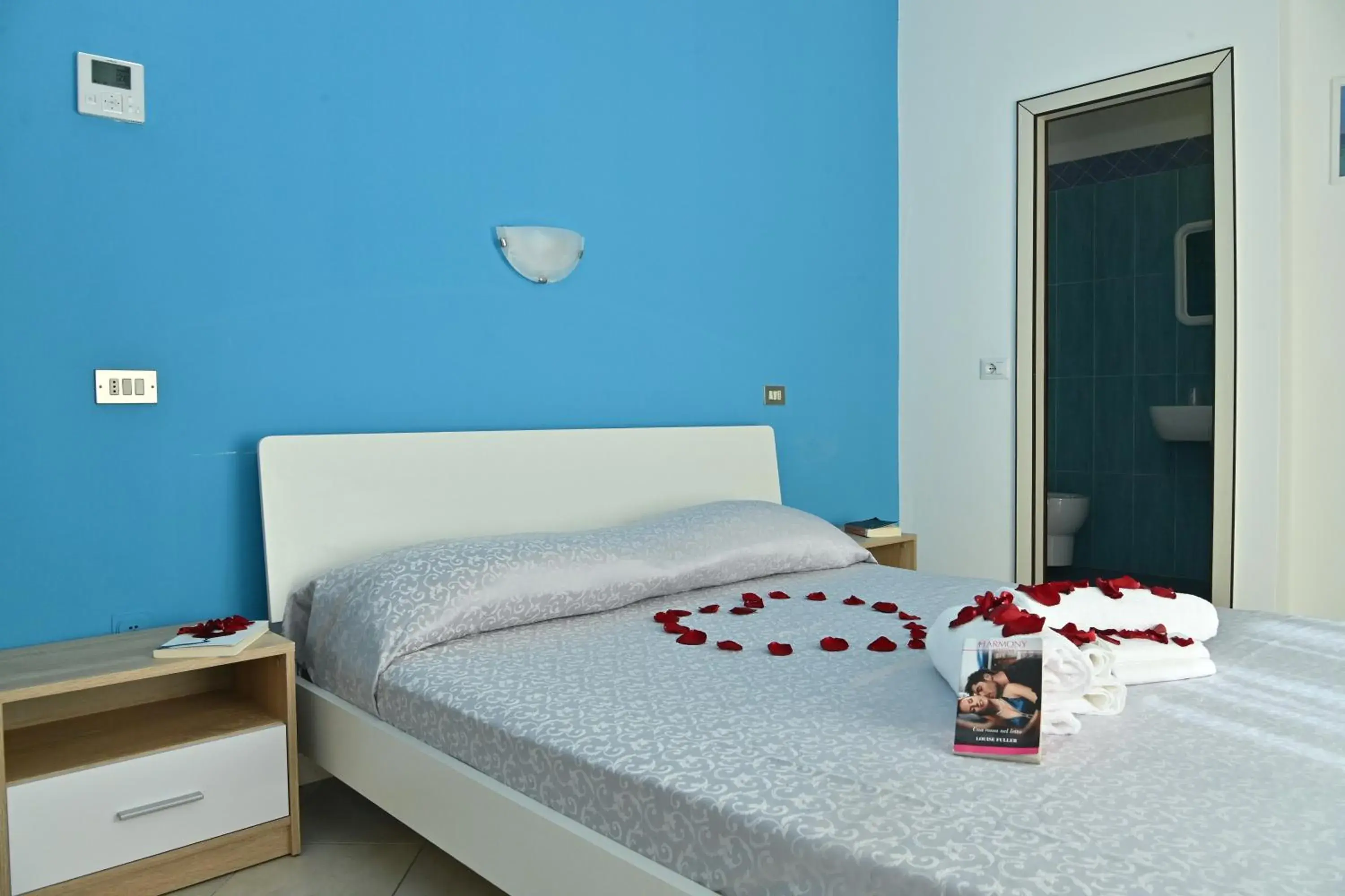 Deluxe Double Room with Side Sea View in Hotel ITALY Deluxe Double Room with Side Sea View in Hotel ITALY