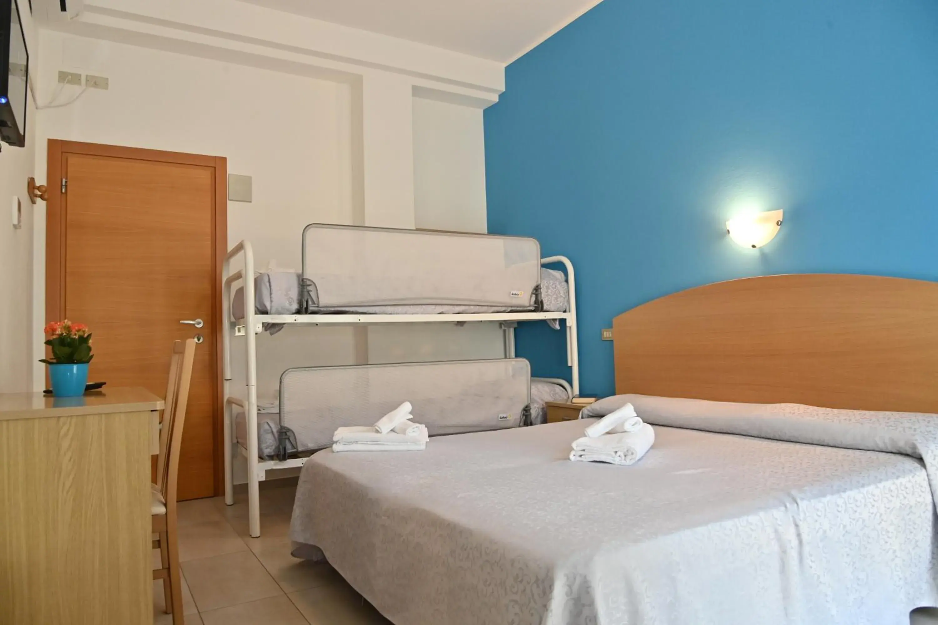 Classic Quadruple Room in Hotel ITALY Classic Quadruple Room in Hotel ITALY