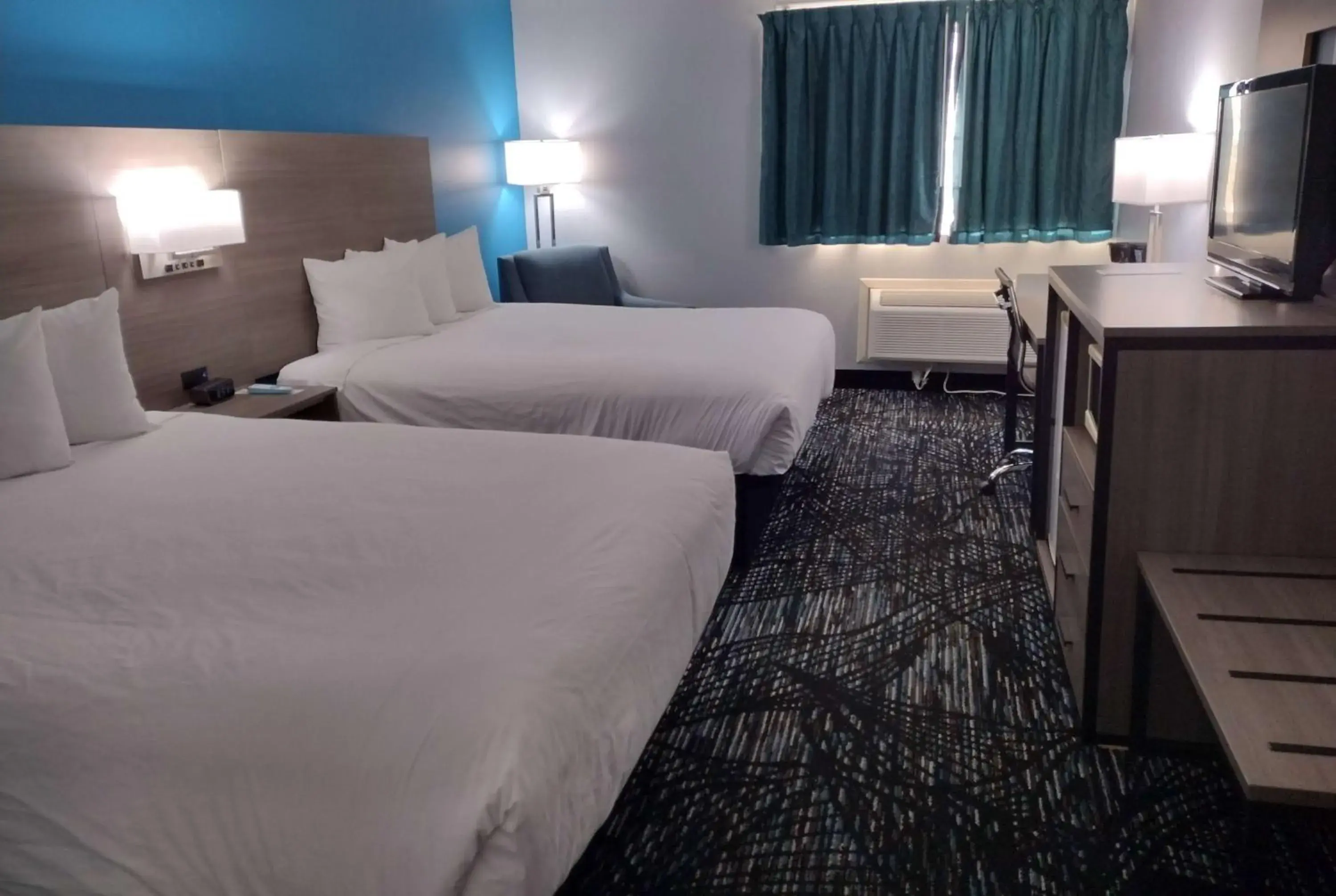 Queen Room with Two Queen Beds - Non-Smoking in Baymont by Wyndham Proctor Queen Room with Two Queen Beds - Non-Smoking in Baymont by Wyndham Proctor