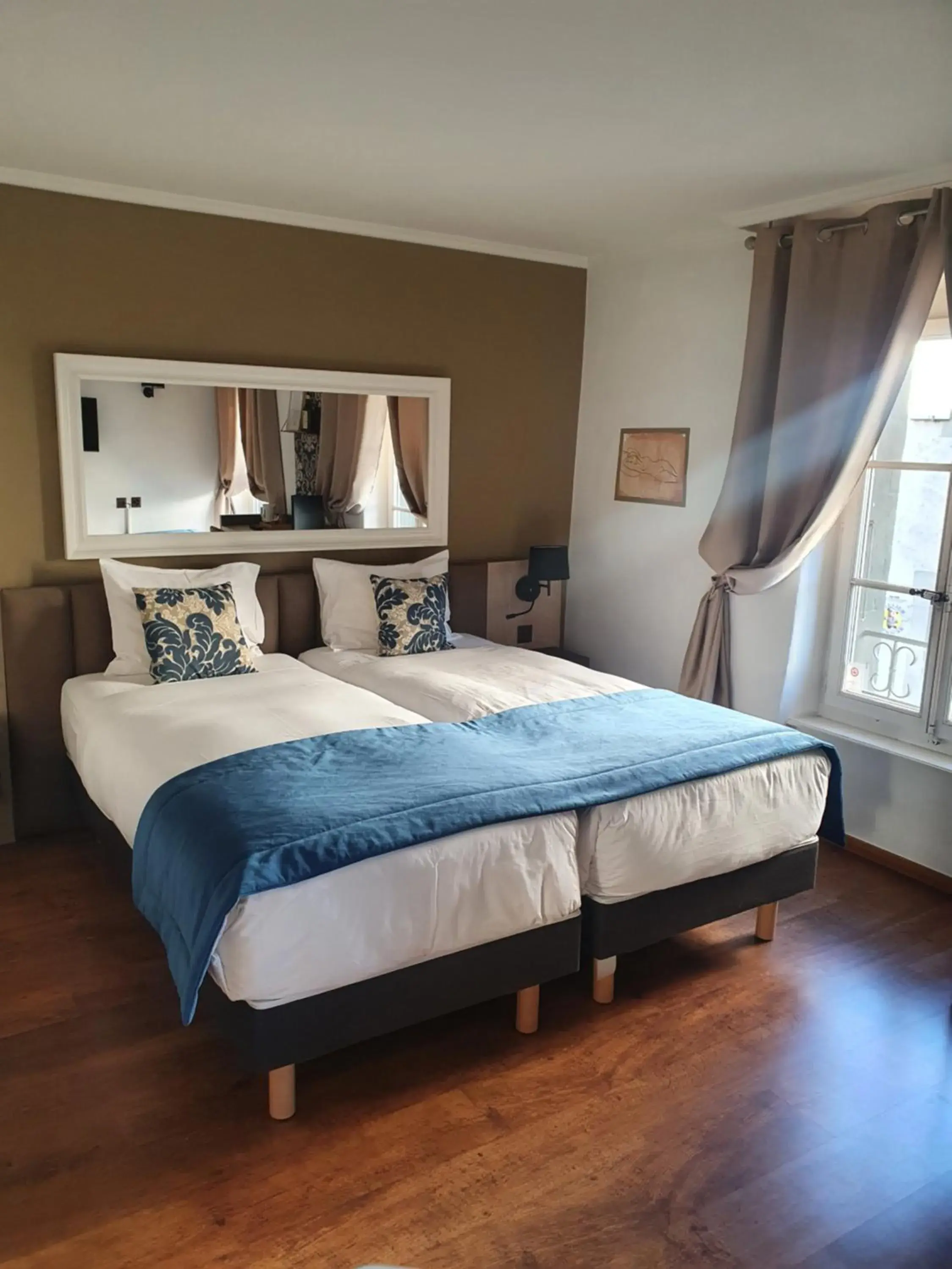 Triple Room in L'Hôtel by Hostellerie du Château Triple Room in L'Hôtel by Hostellerie du Château