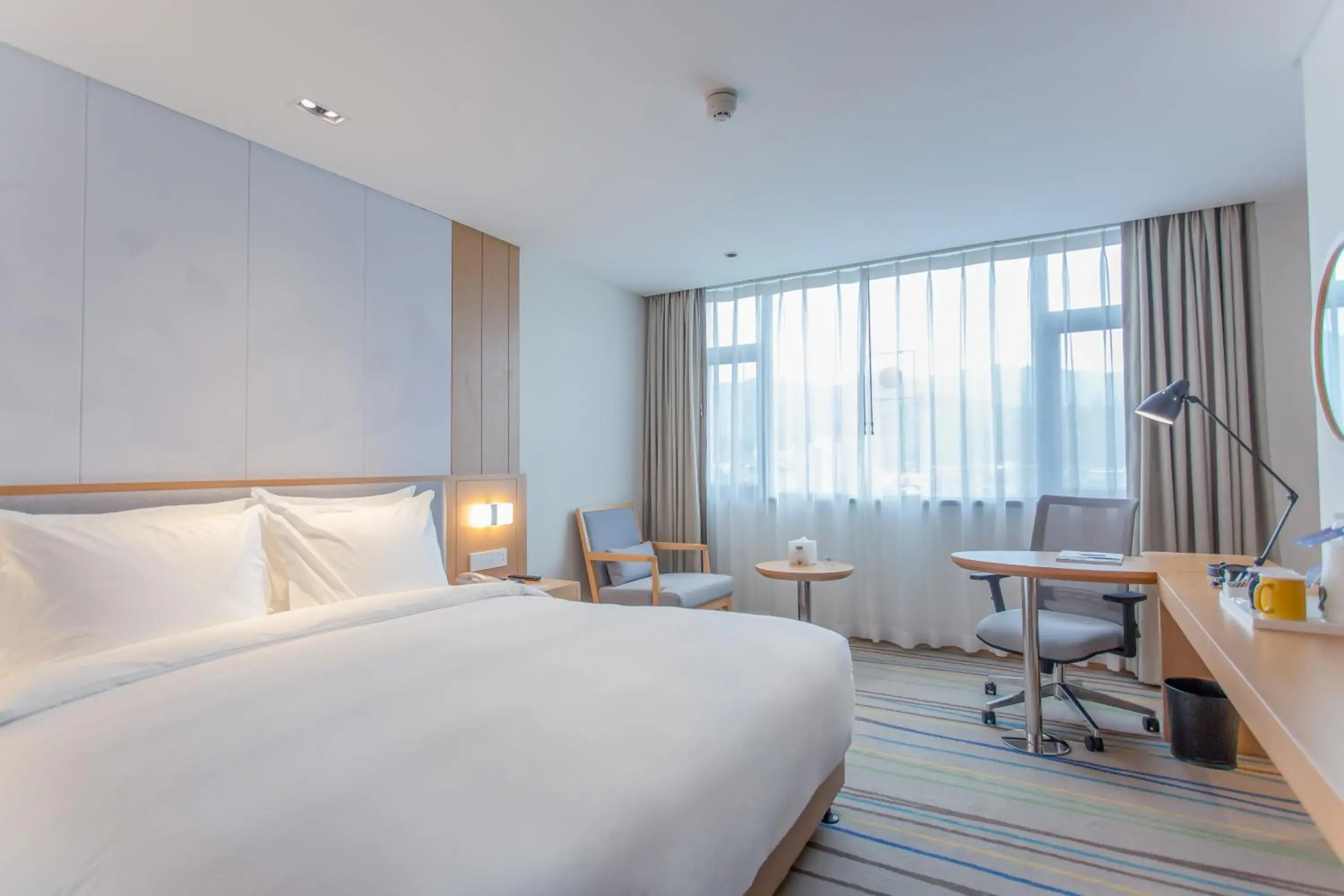 One-Bedroom Suite with One King Bed and One Single Bed in Holiday Inn Express - Ya'an City Center by IHG One-Bedroom Suite with One King Bed and One Single Bed in Holiday Inn Express - Ya'an City Center by IHG