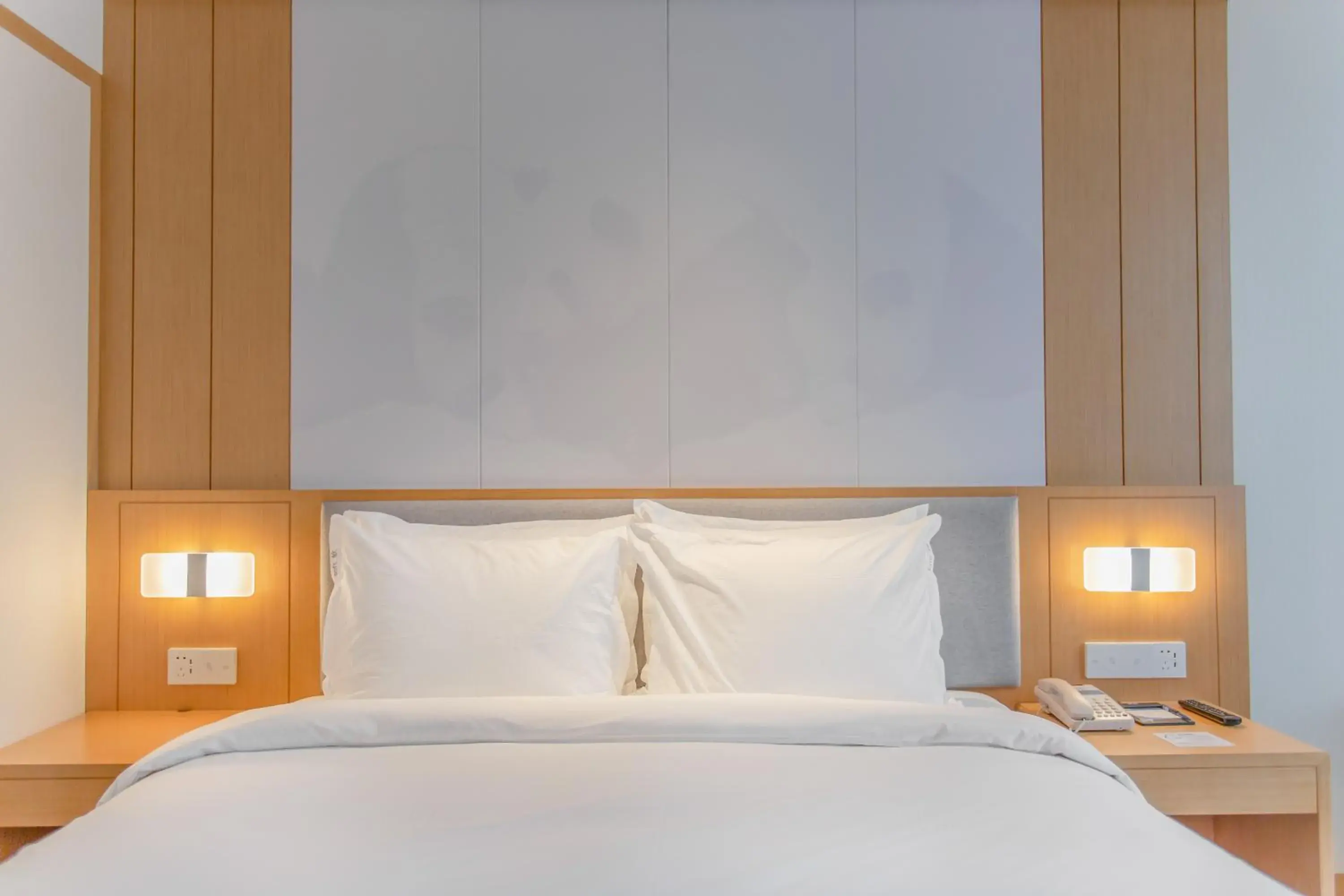 Standard King Room in Holiday Inn Express - Ya'an City Center by IHG Standard King Room in Holiday Inn Express - Ya'an City Center by IHG