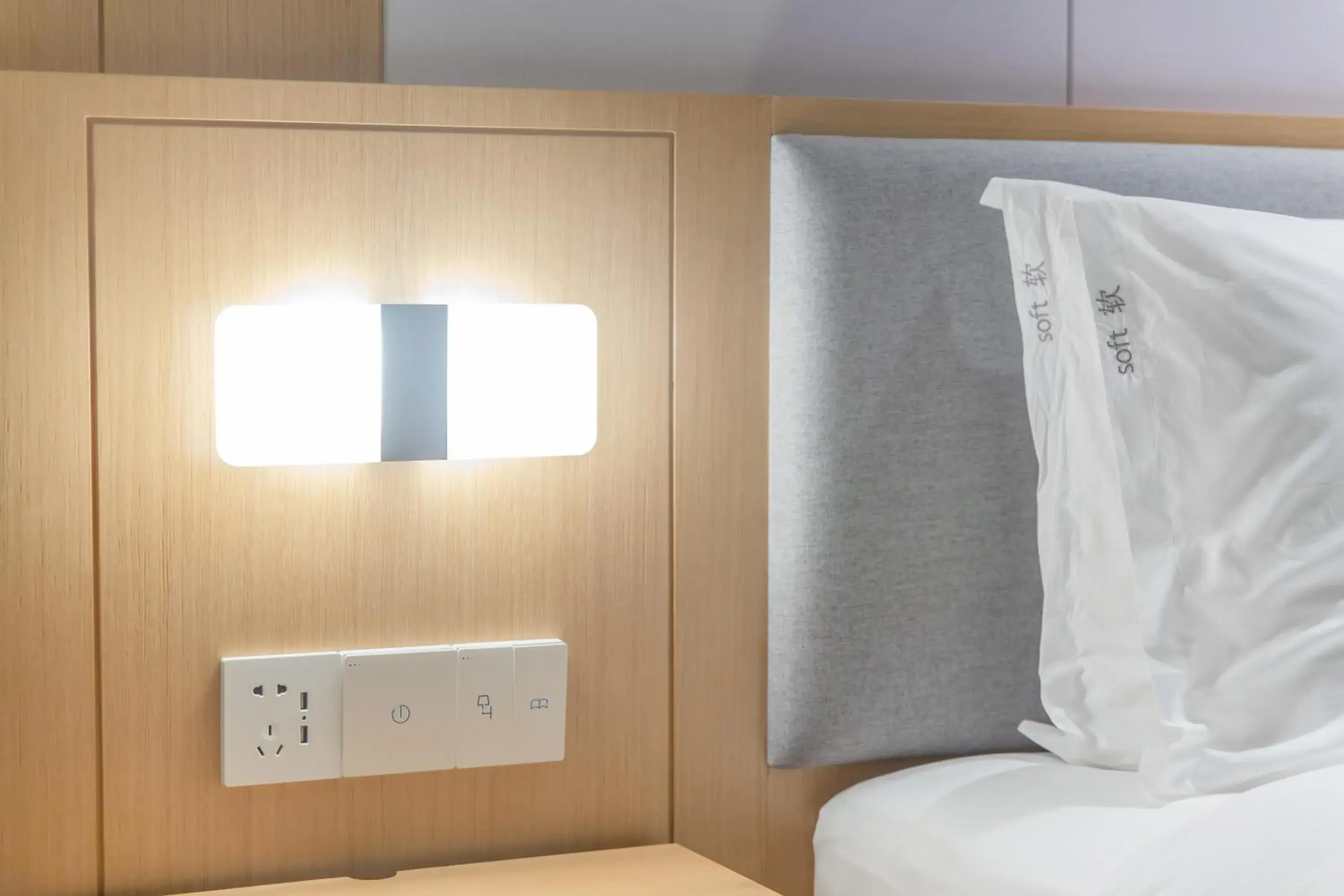 1 King Standard High Floor Mountain View in Holiday Inn Express - Ya'an City Center by IHG 1 King Standard High Floor Mountain View in Holiday Inn Express - Ya'an City Center by IHG